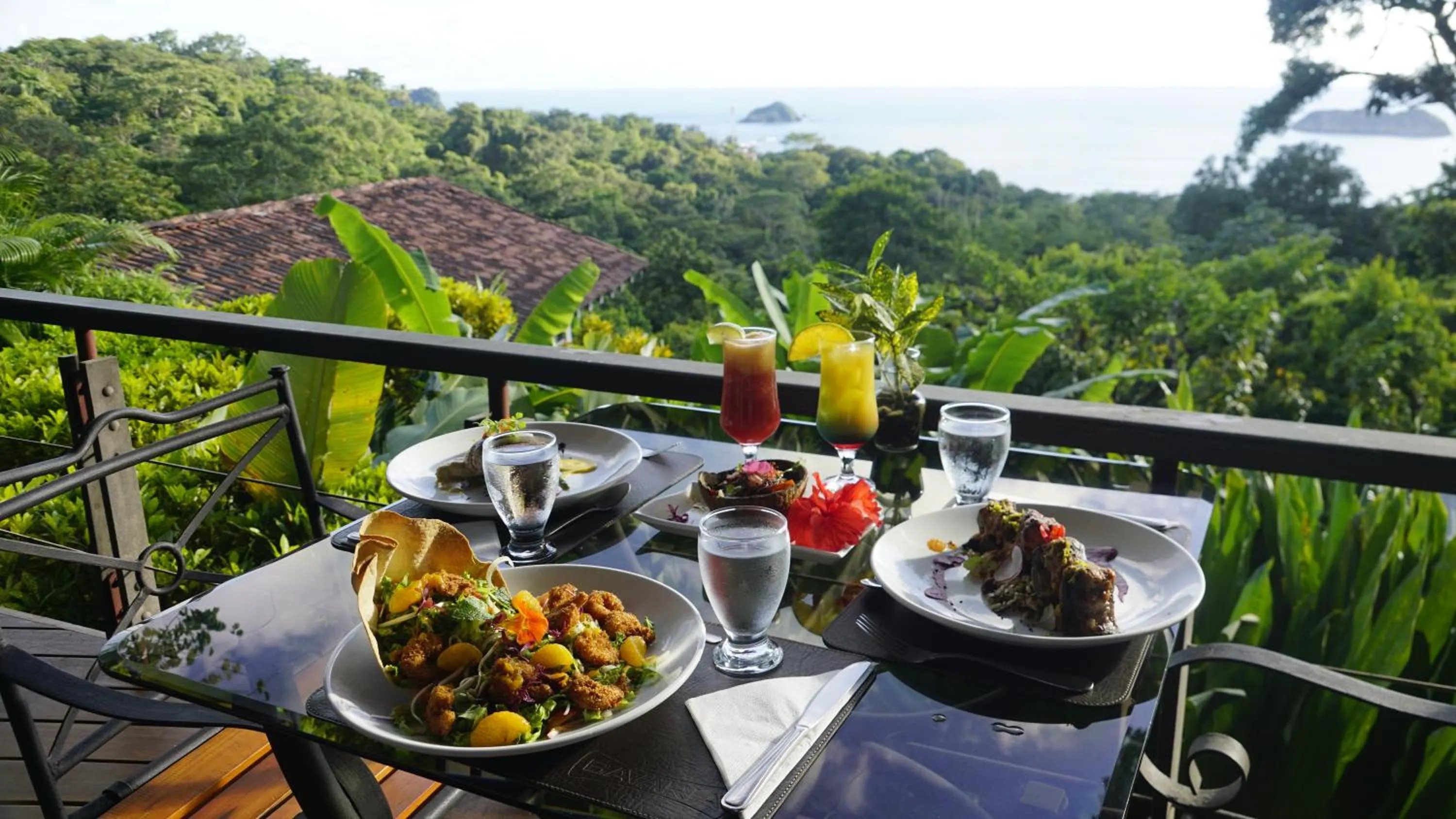 Food in Si Como No Resort & Wildlife Refuge