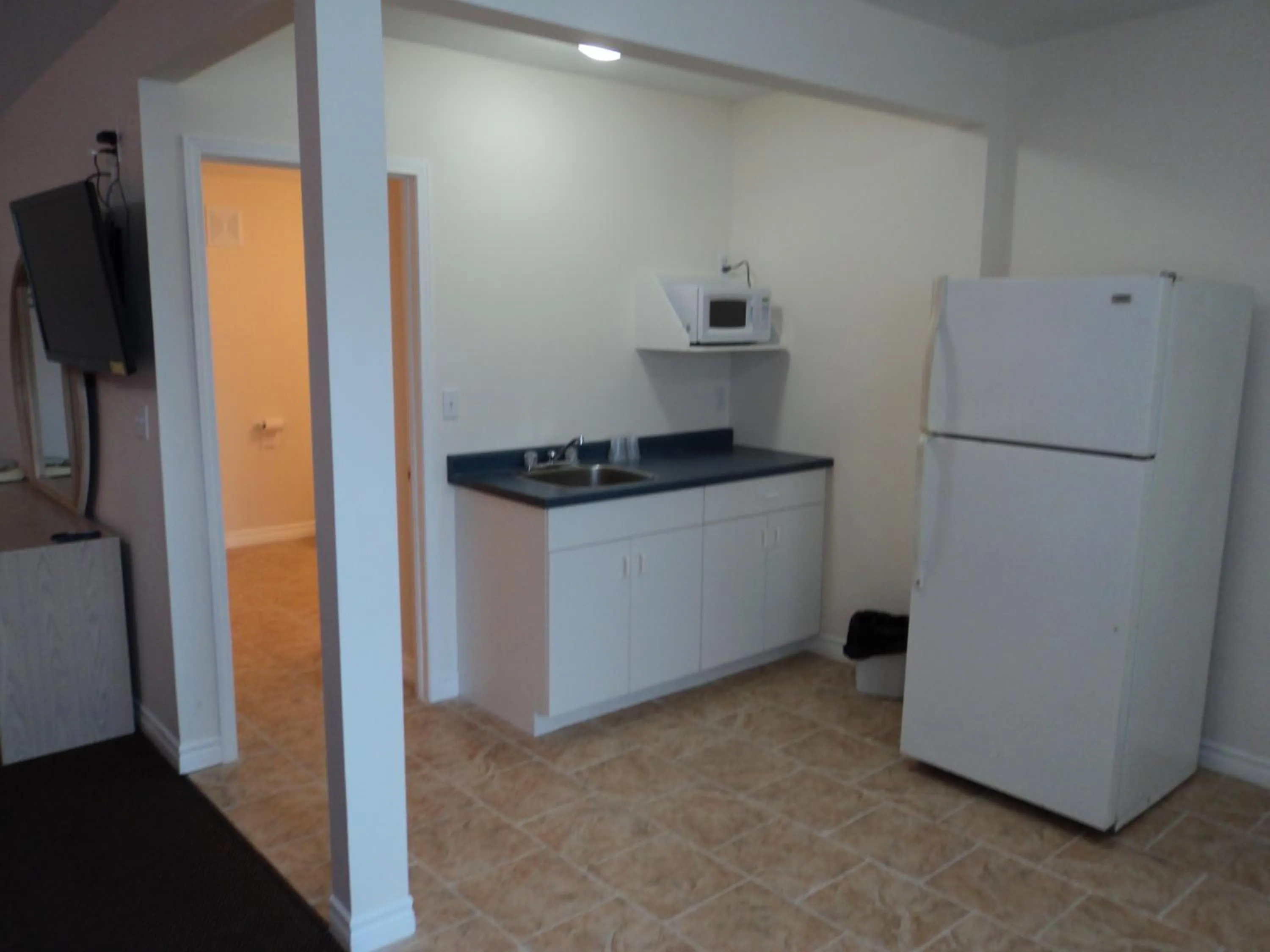 Kitchen or kitchenette in Rymal's Motel