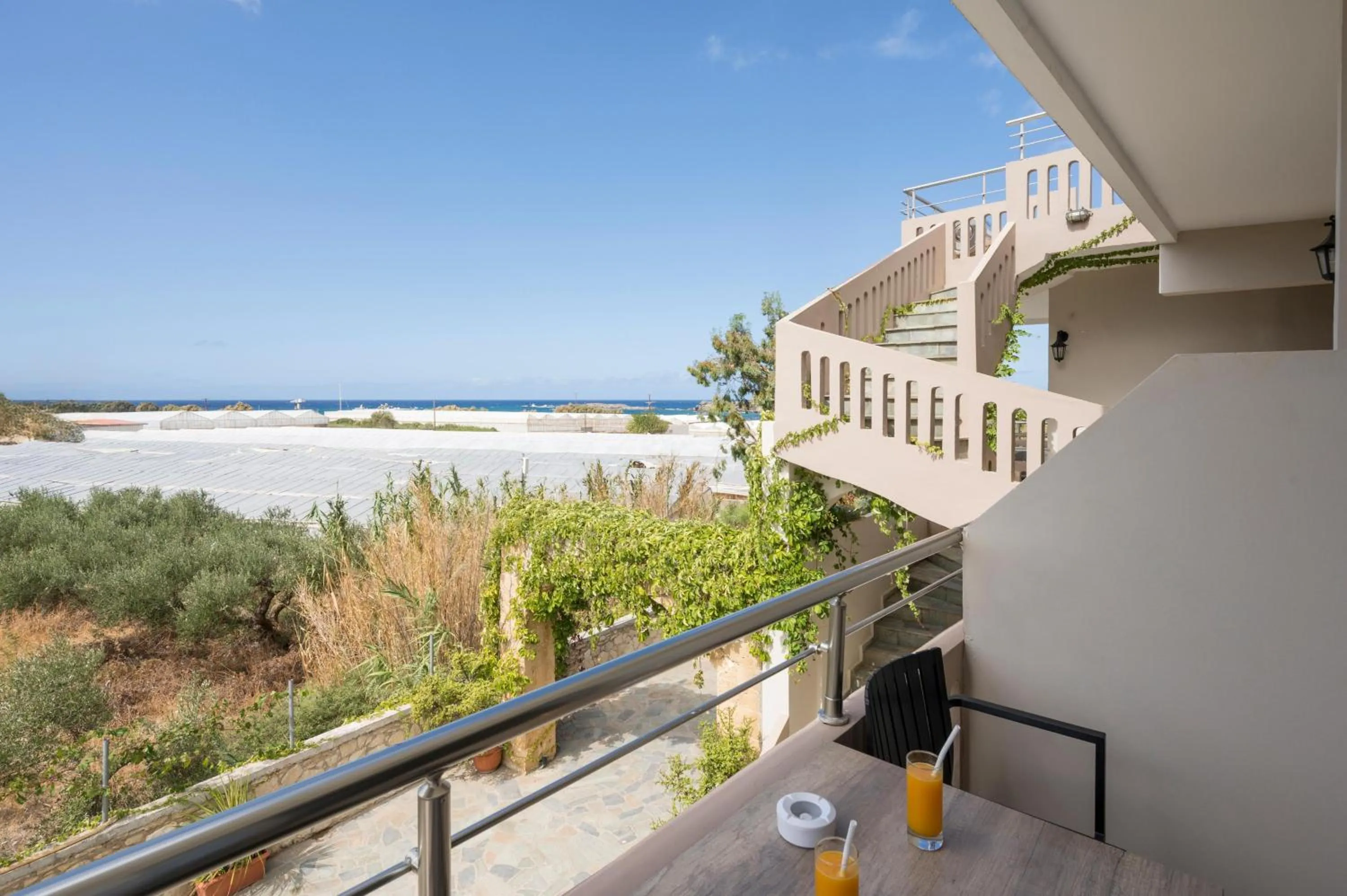 Day in Petritos Rooms and Studios