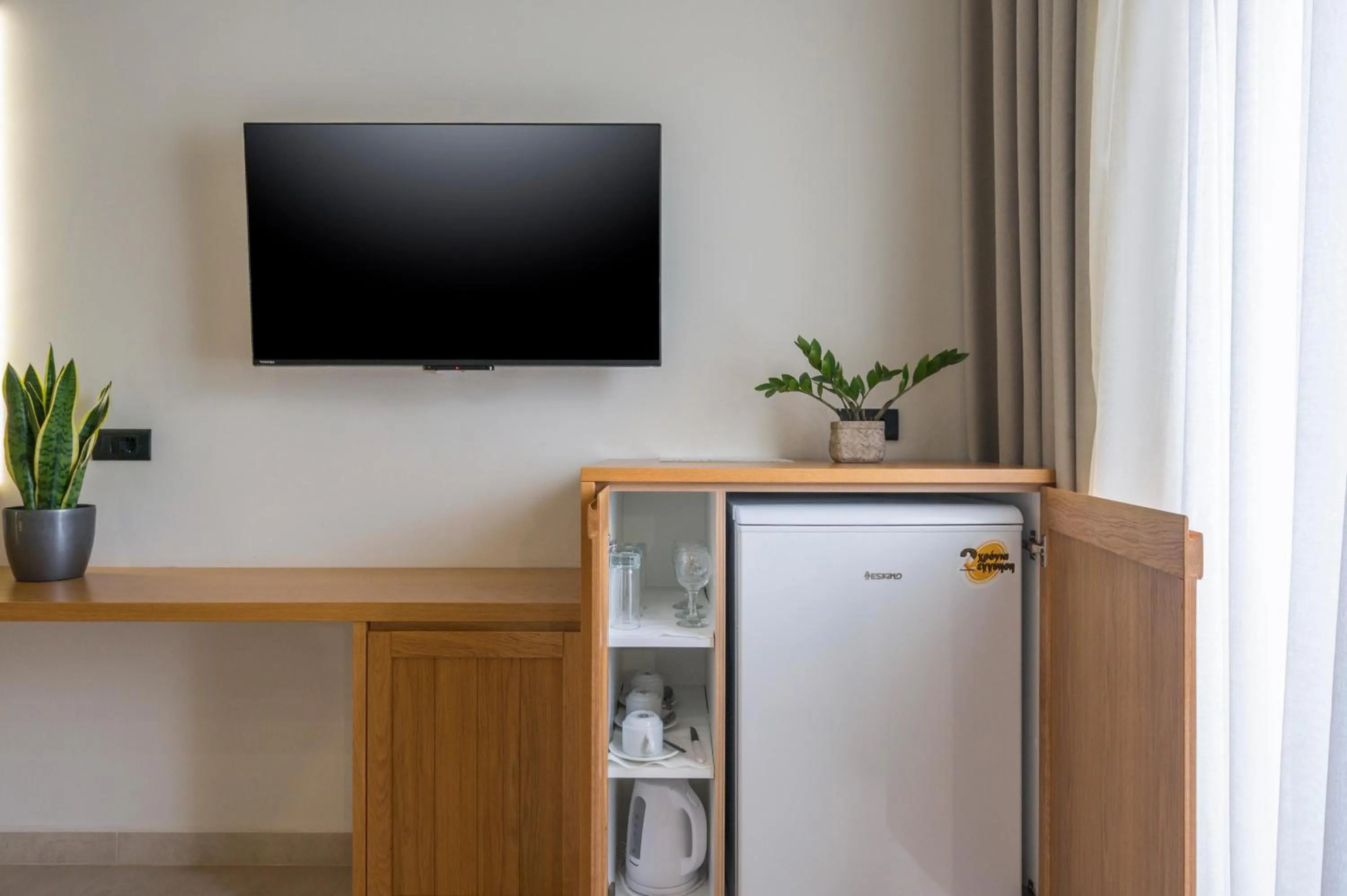 Coffee/tea facilities in Petritos Rooms and Studios