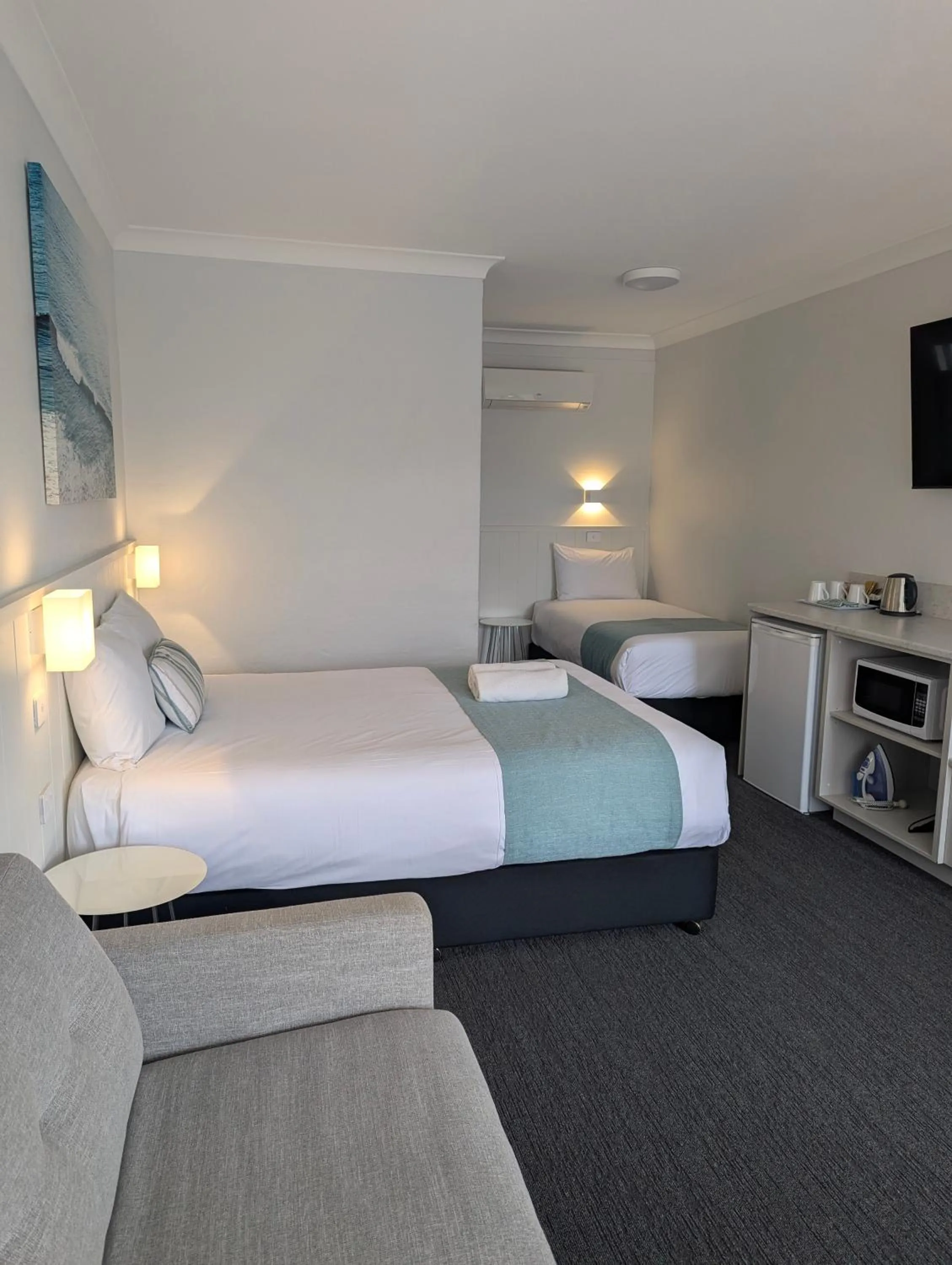 Bed in Araluen Motor Lodge