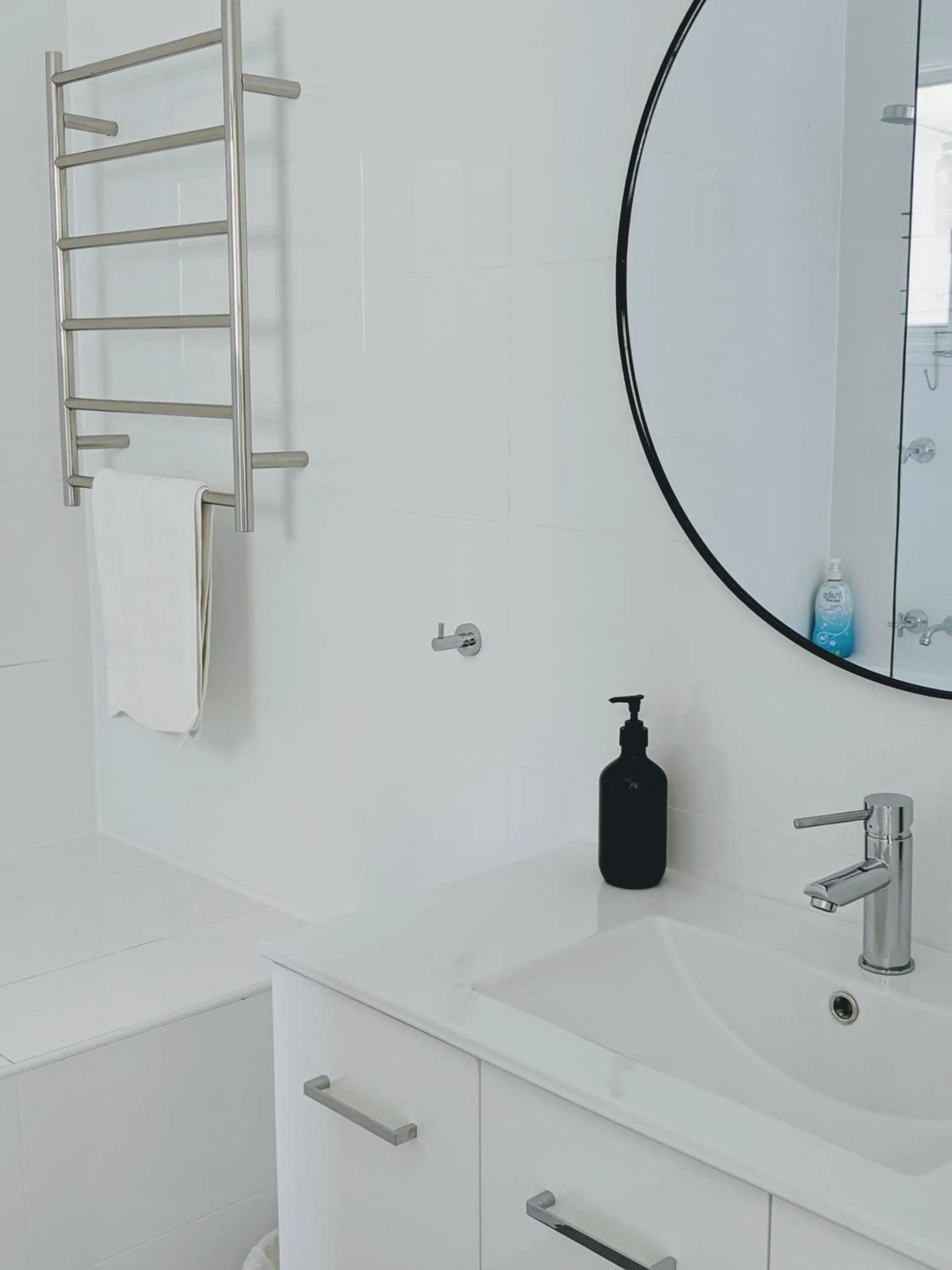 Shower in Araluen Motor Lodge