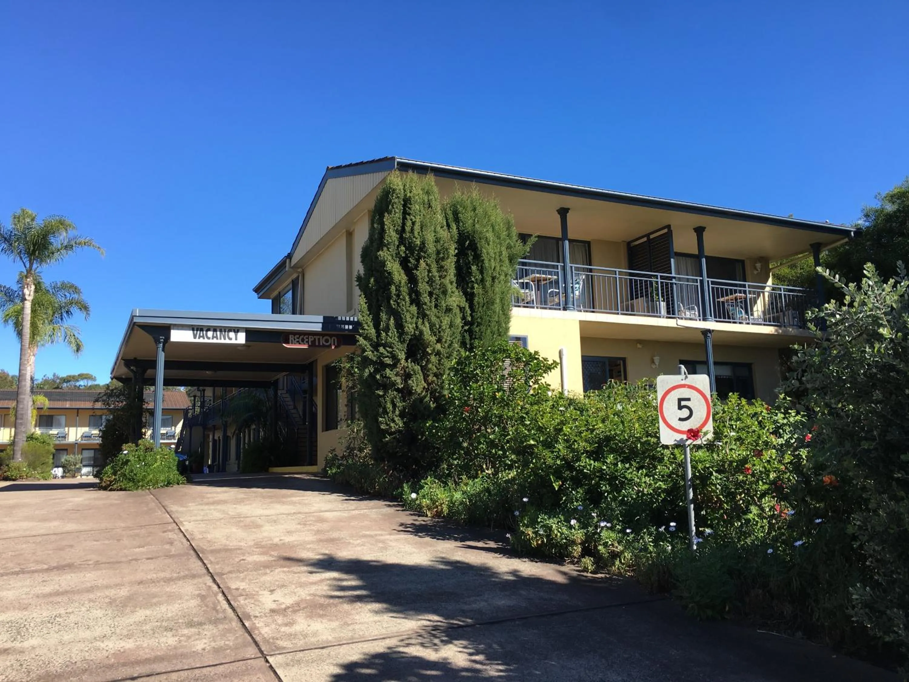 Property building in Araluen Motor Lodge