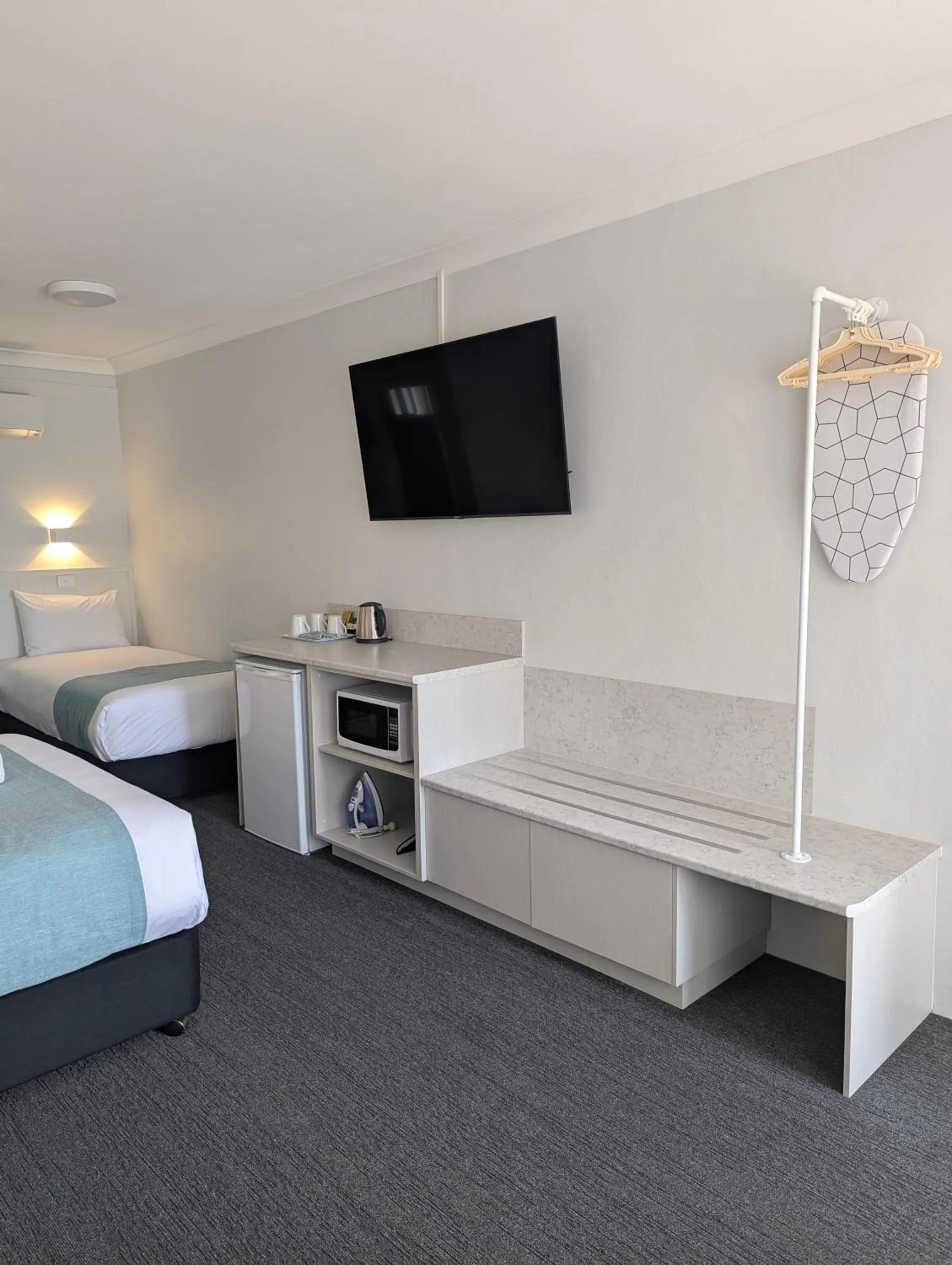 Bed in Araluen Motor Lodge