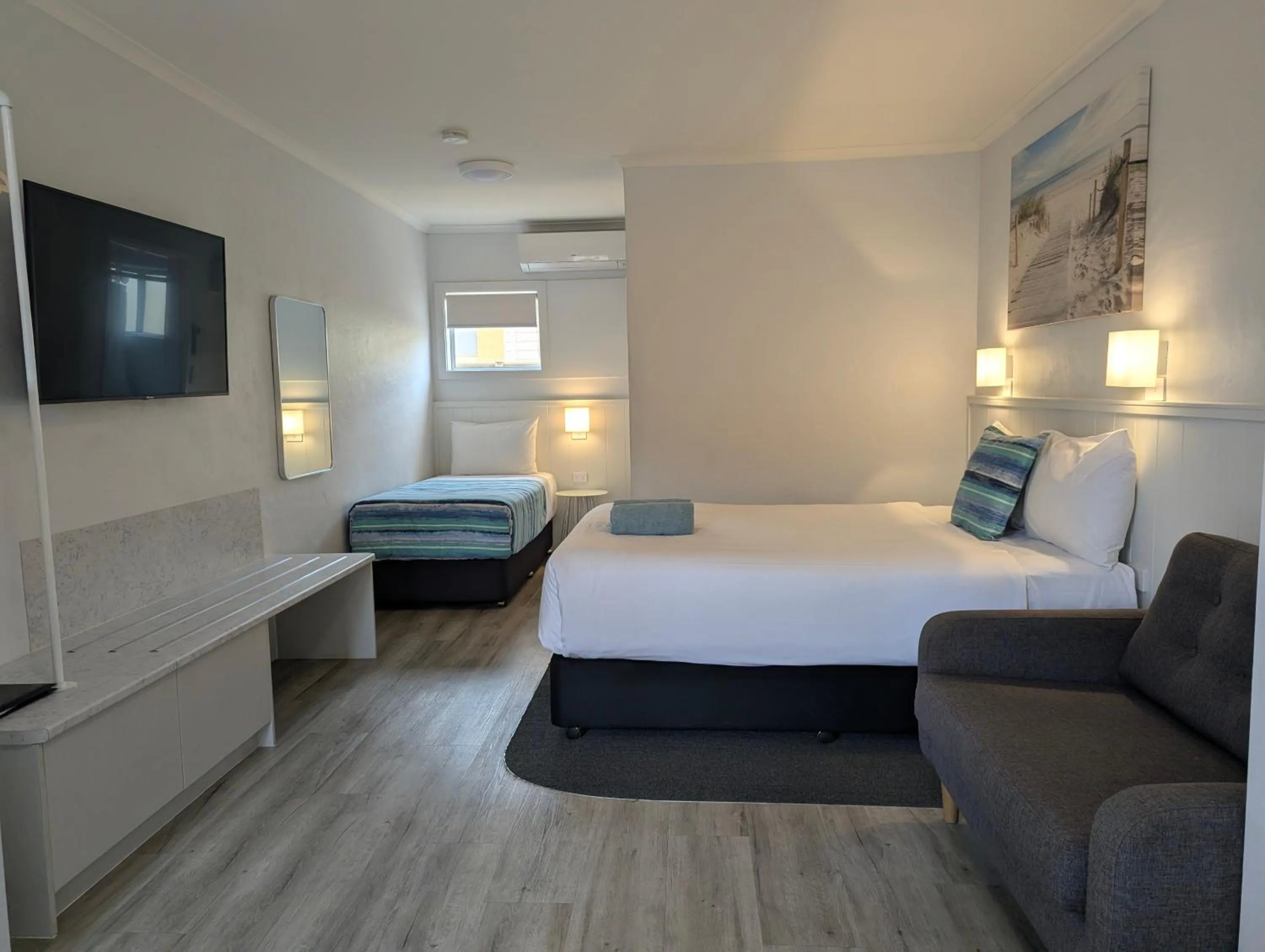 Bed in Araluen Motor Lodge