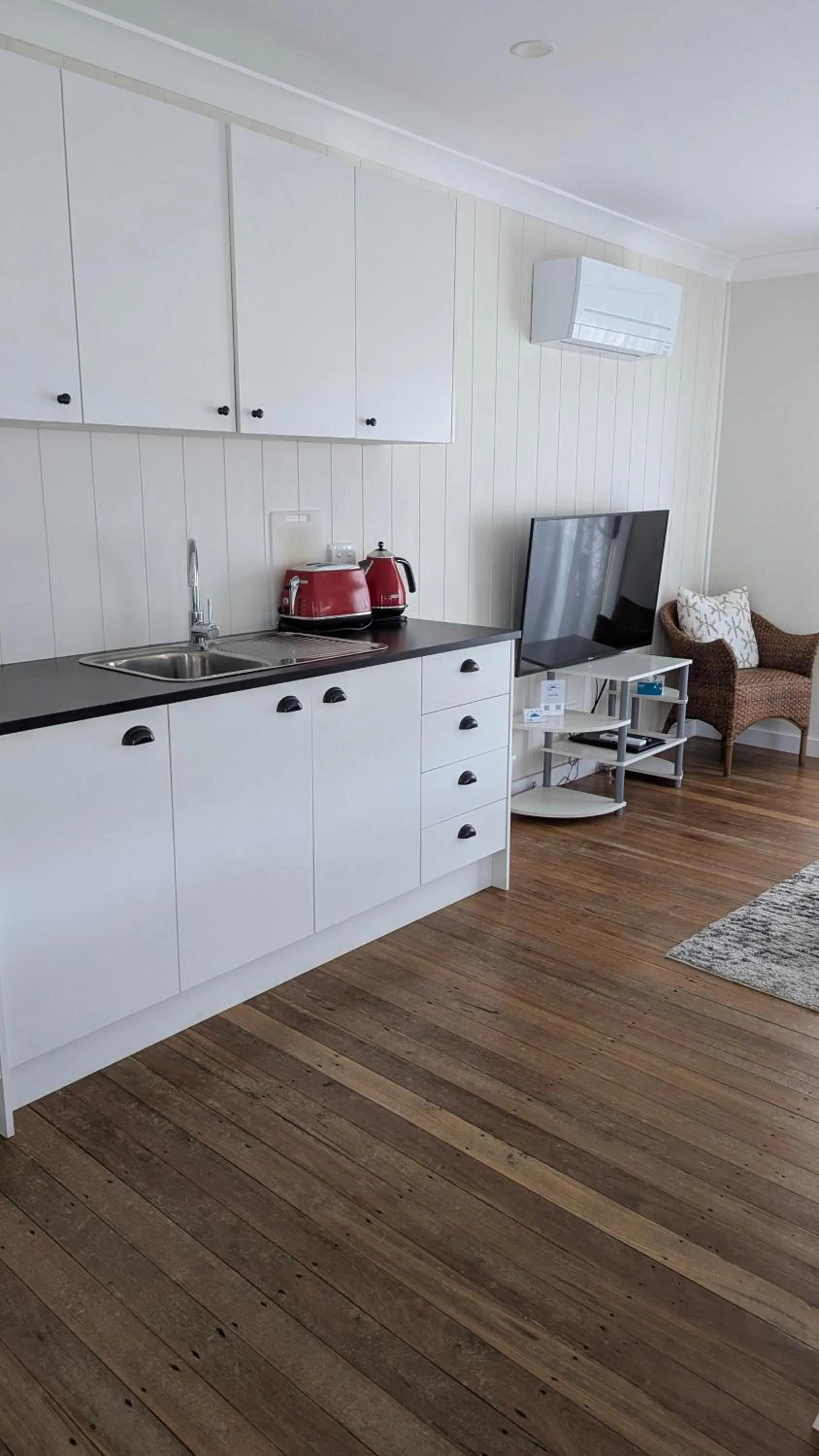 TV and multimedia in Araluen Motor Lodge