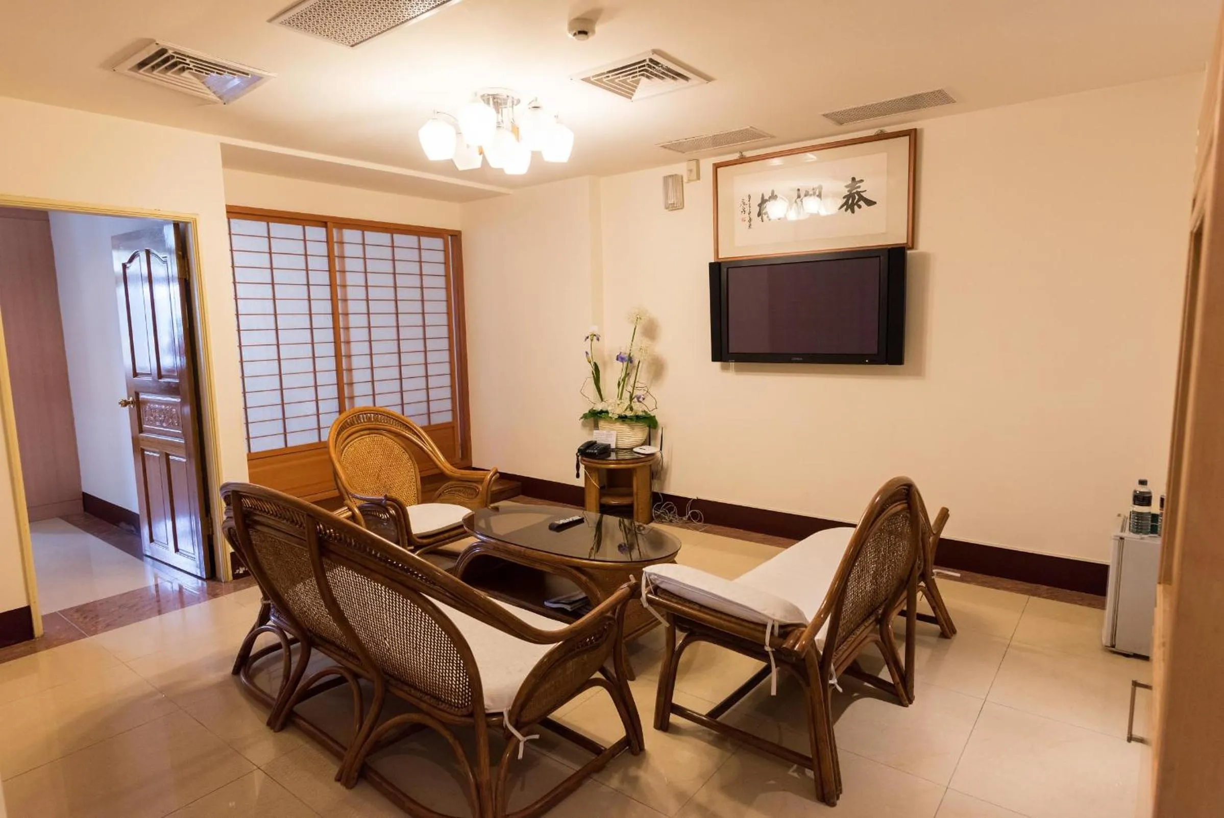 Communal lounge/ TV room in Taihu Hotel Sun Moon Lake