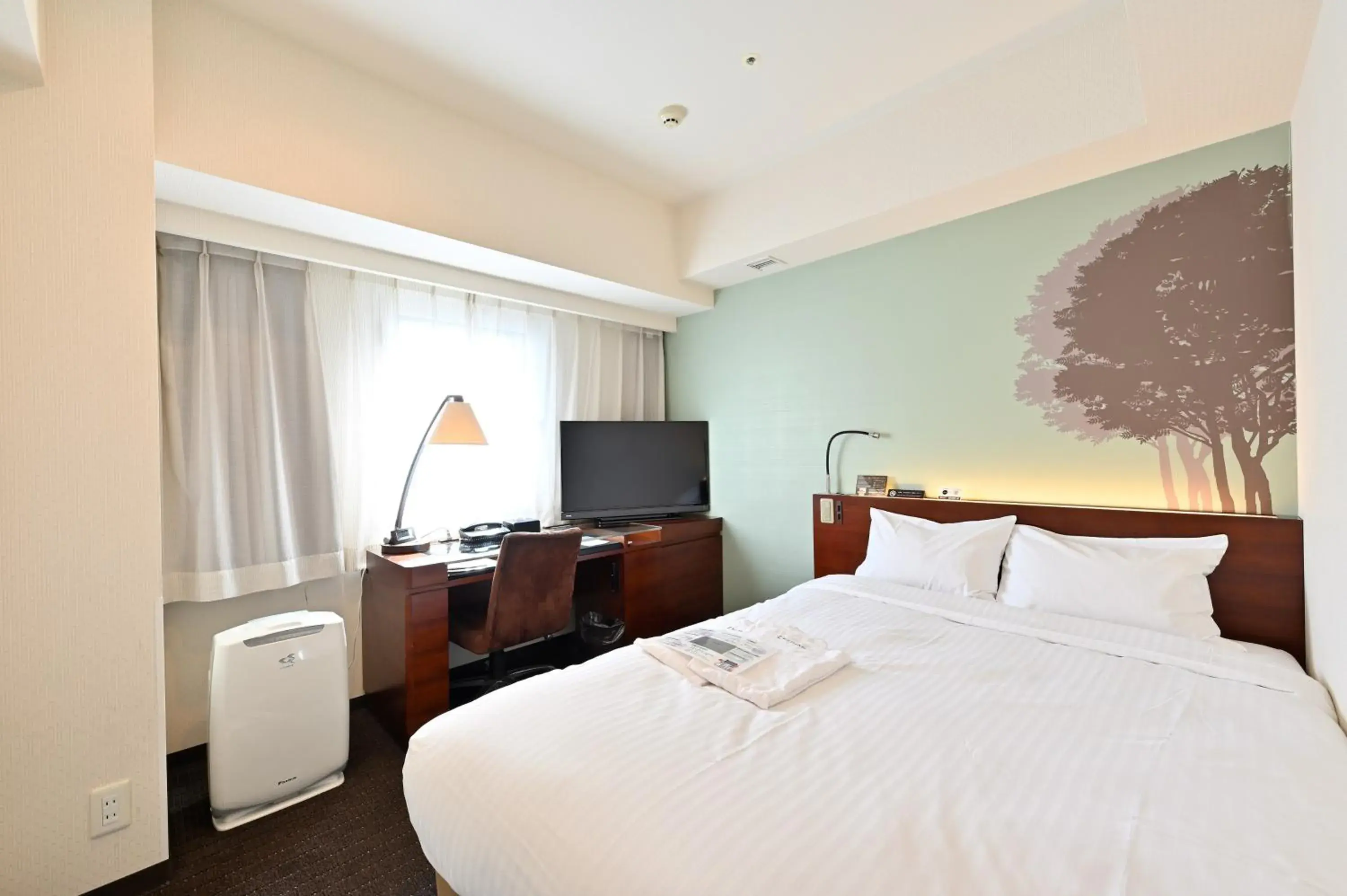 Double Room with Small Double Bed - single occupancy - Smoking in Hotel Keihan Sapporo Double Room with Small Double Bed - single occupancy - Smoking in Hotel Keihan Sapporo