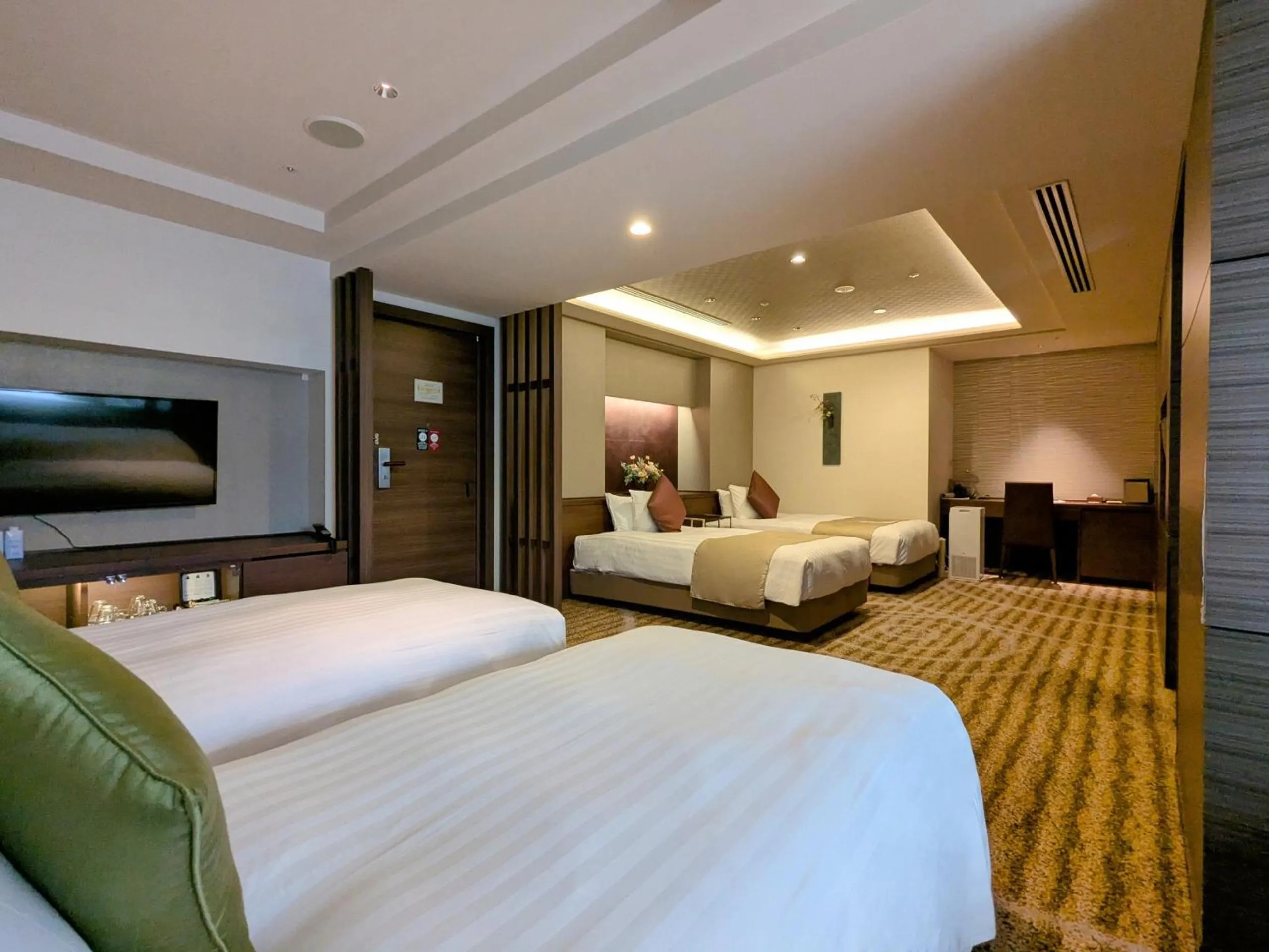 Photo of the whole room, Bed in Hotel Keihan Kyoto Grande