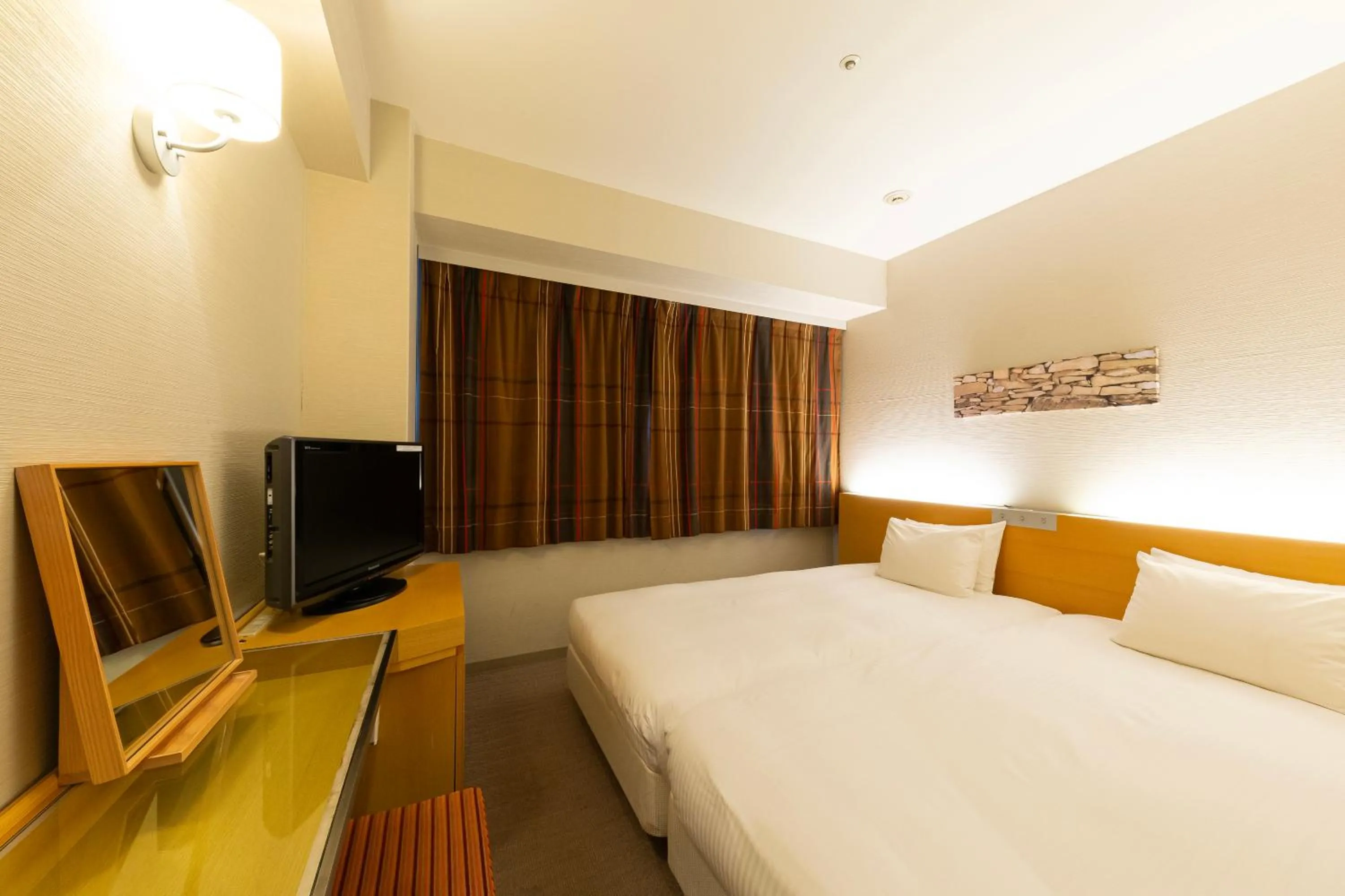 Bed in Hotel Keihan Kyobashi Grande