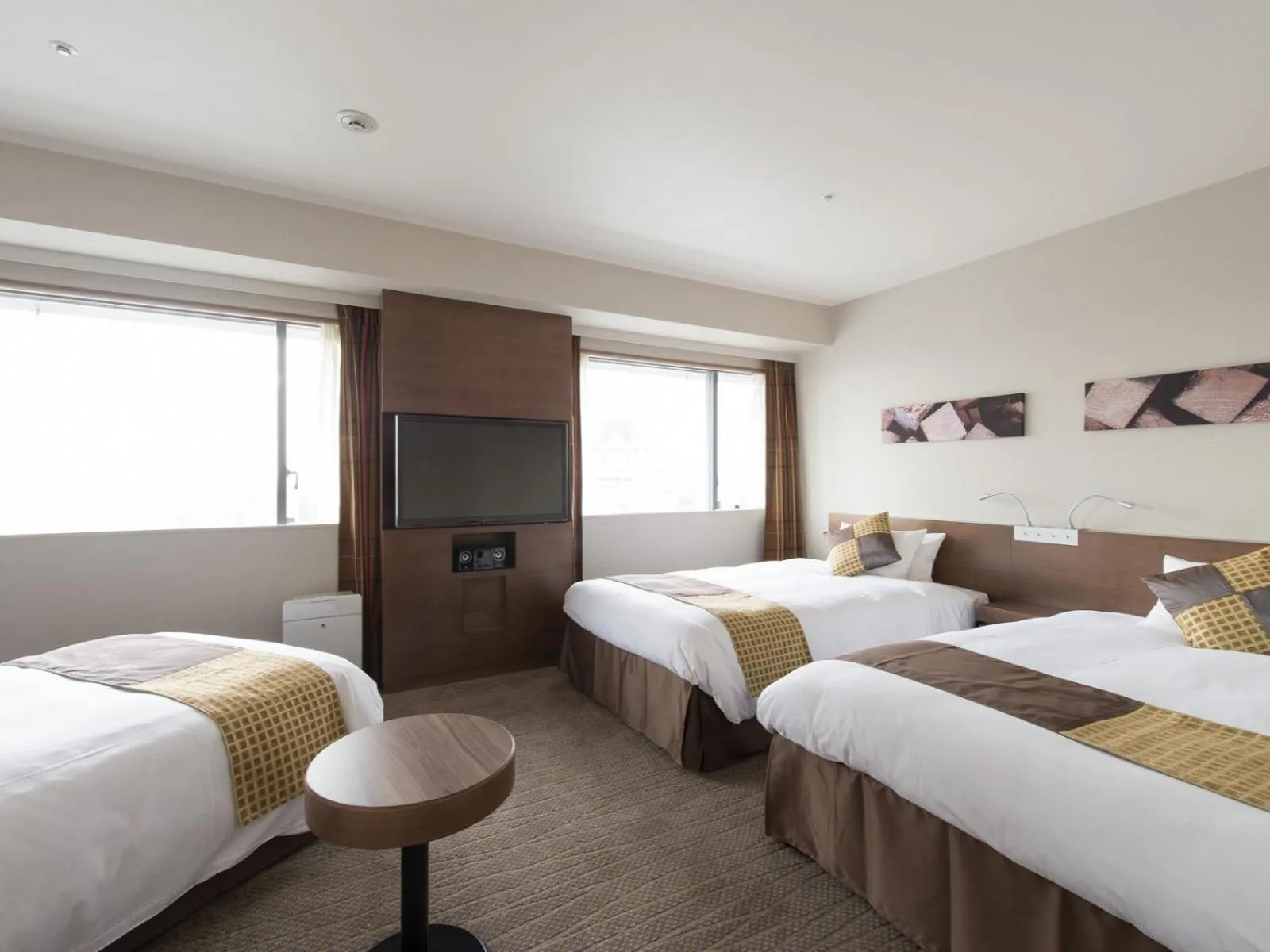 Photo of the whole room, Bed in Hotel Keihan Kyobashi Grande