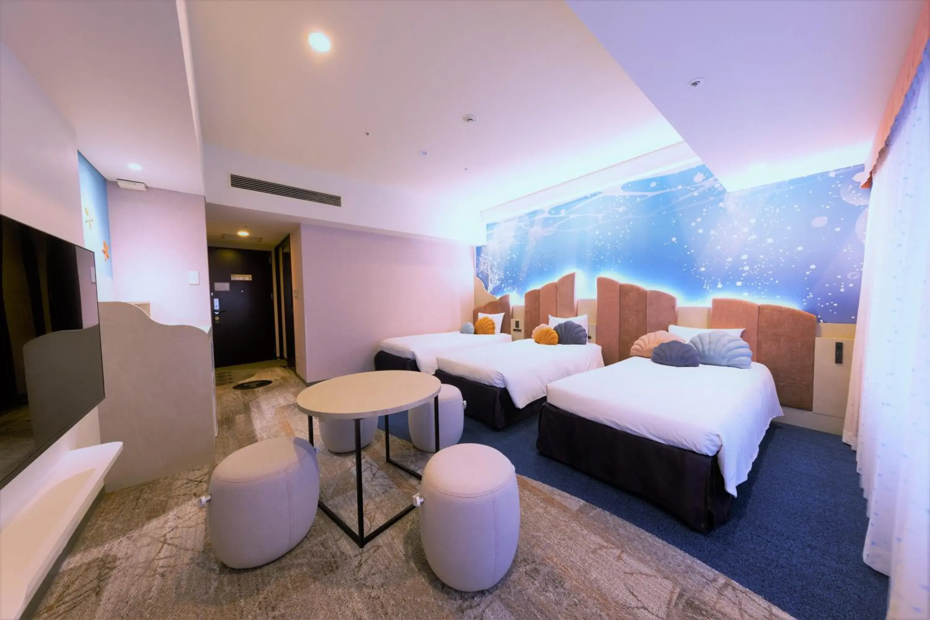 Superior Triple Room in Hotel Keihan Universal Tower Superior Triple Room in Hotel Keihan Universal Tower