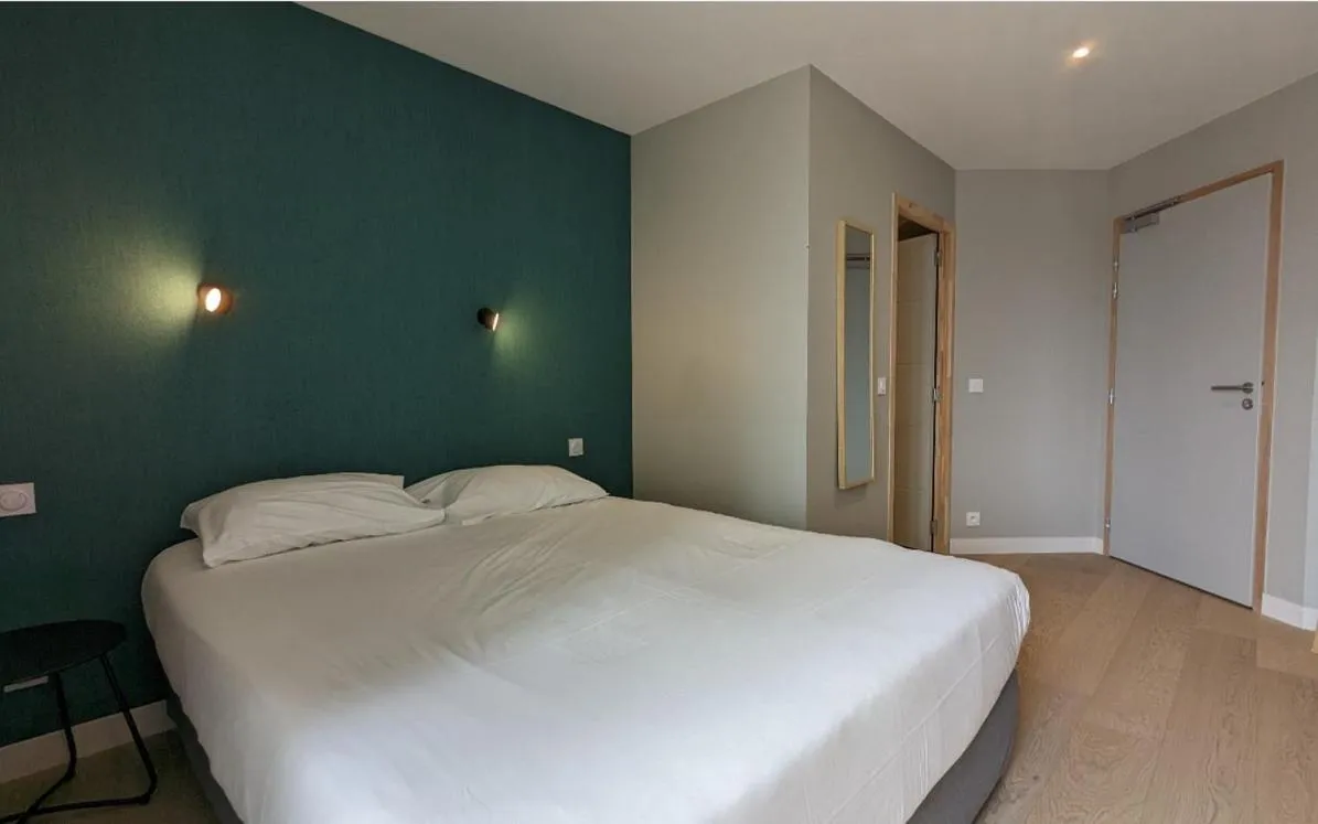 Bed in Logis le Castel Ac'h