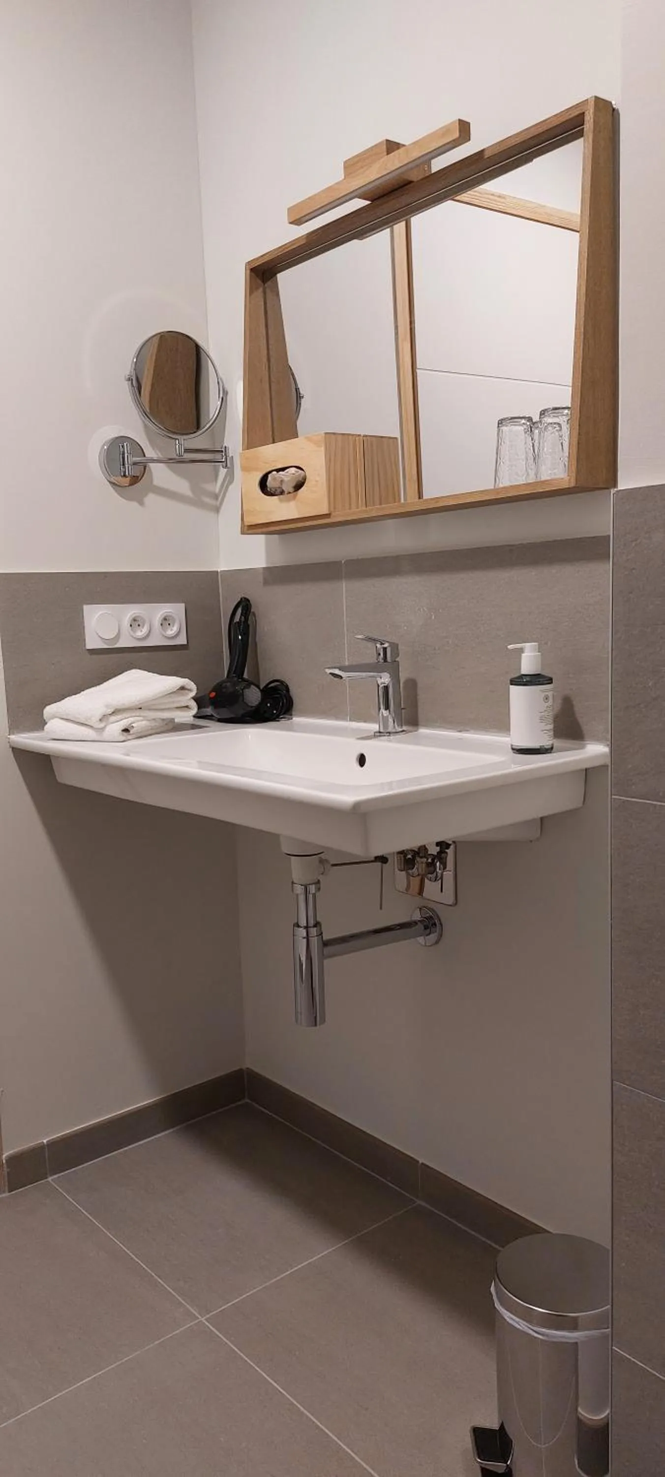 Bathroom in Logis le Castel Ac'h