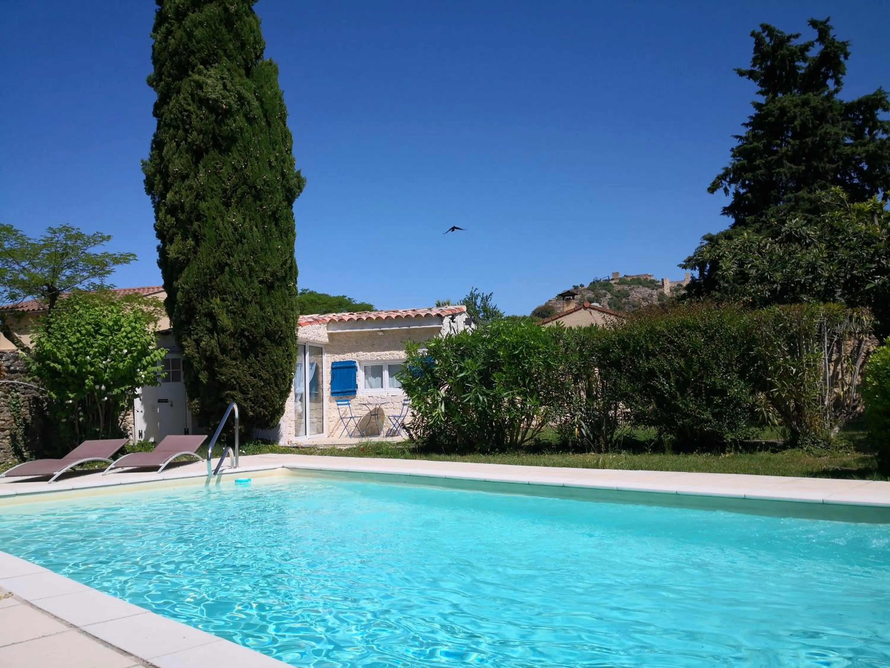 Swimming pool in La petite maison de Lingling