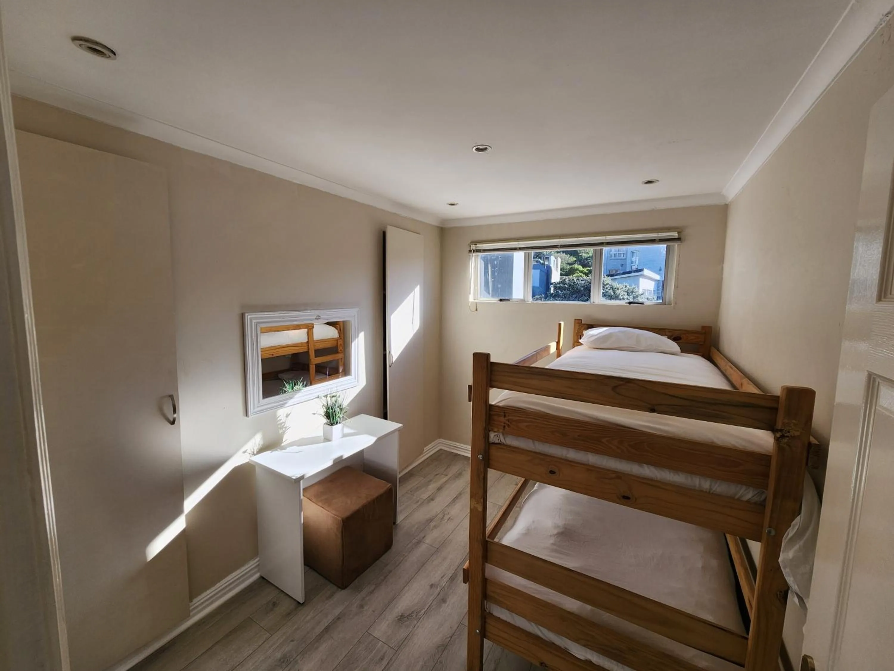 Bed in Hout Bay Breeze Guest House