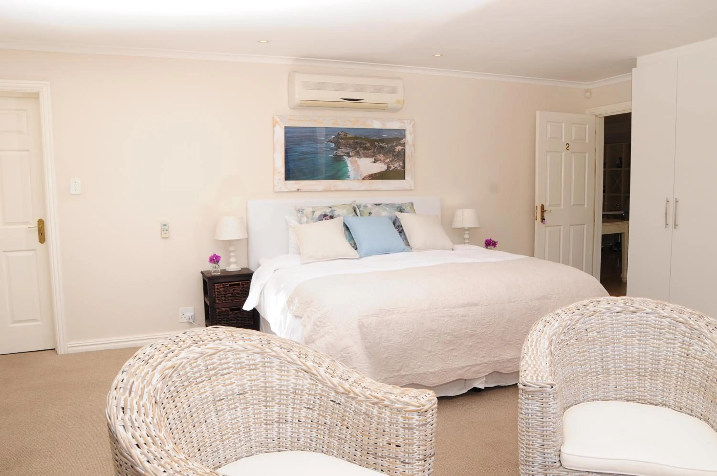 Bed in Hout Bay Breeze Guest House