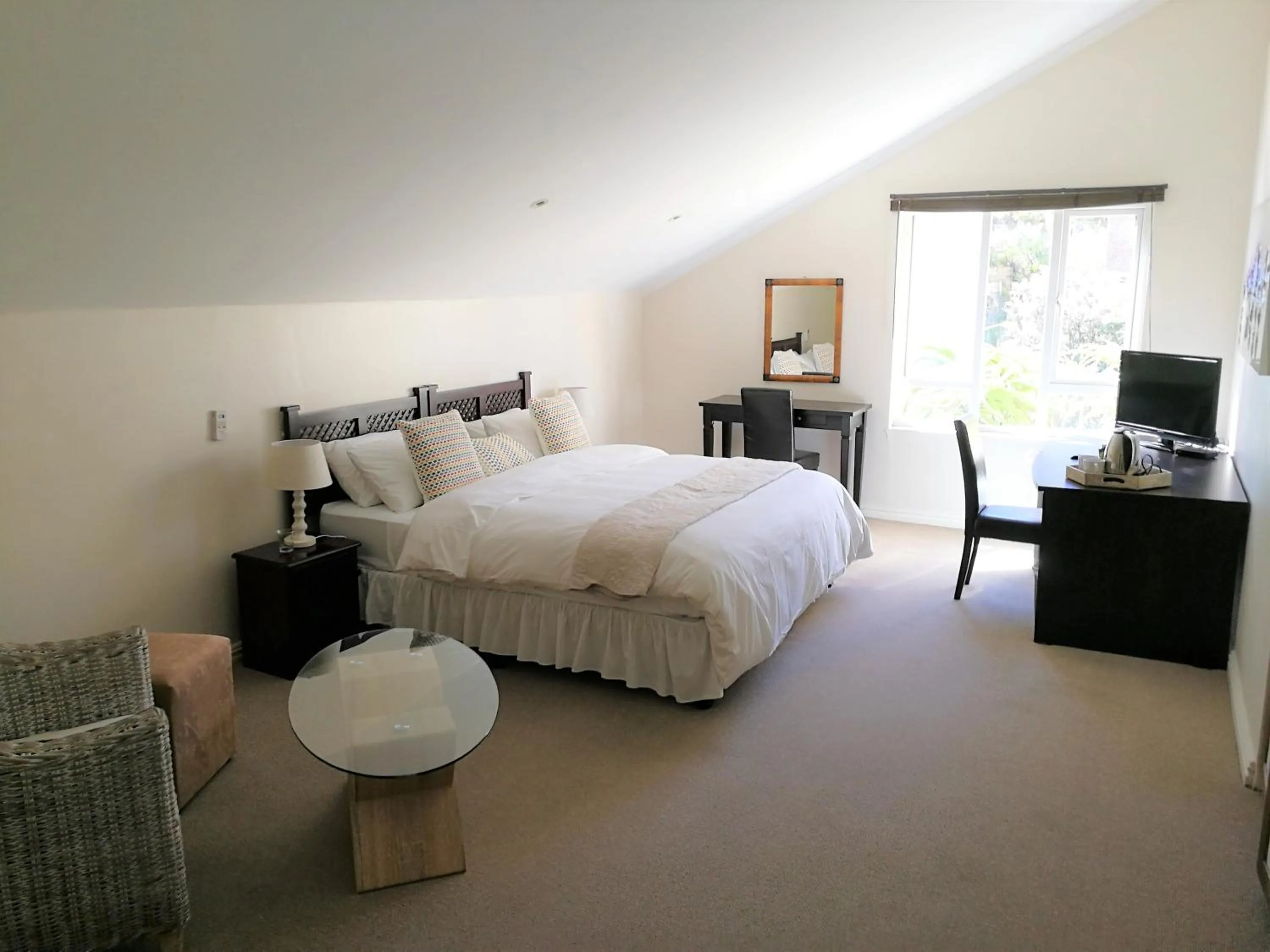 Bed in Hout Bay Breeze Guest House