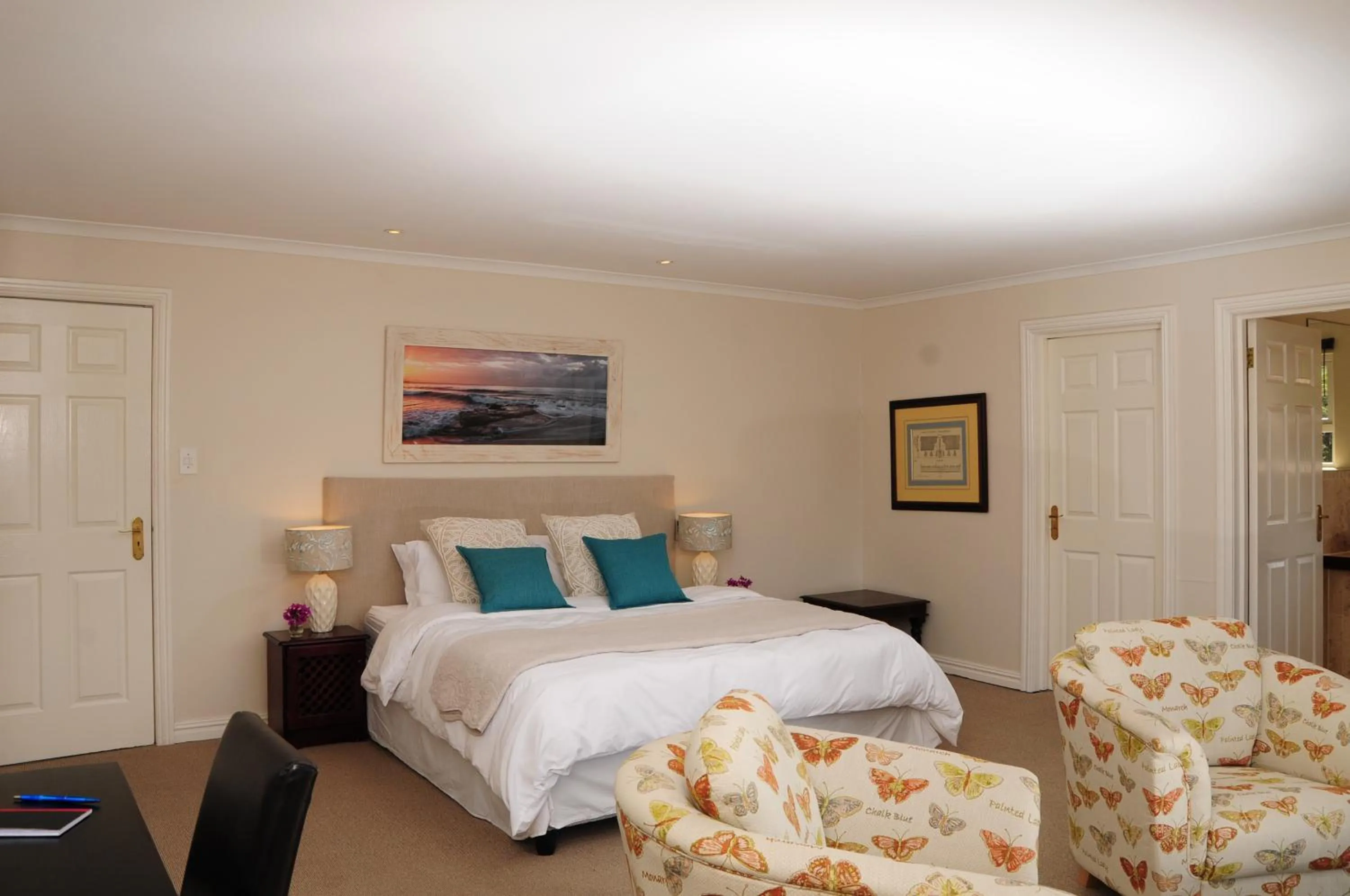 Bed in Hout Bay Breeze Guest House