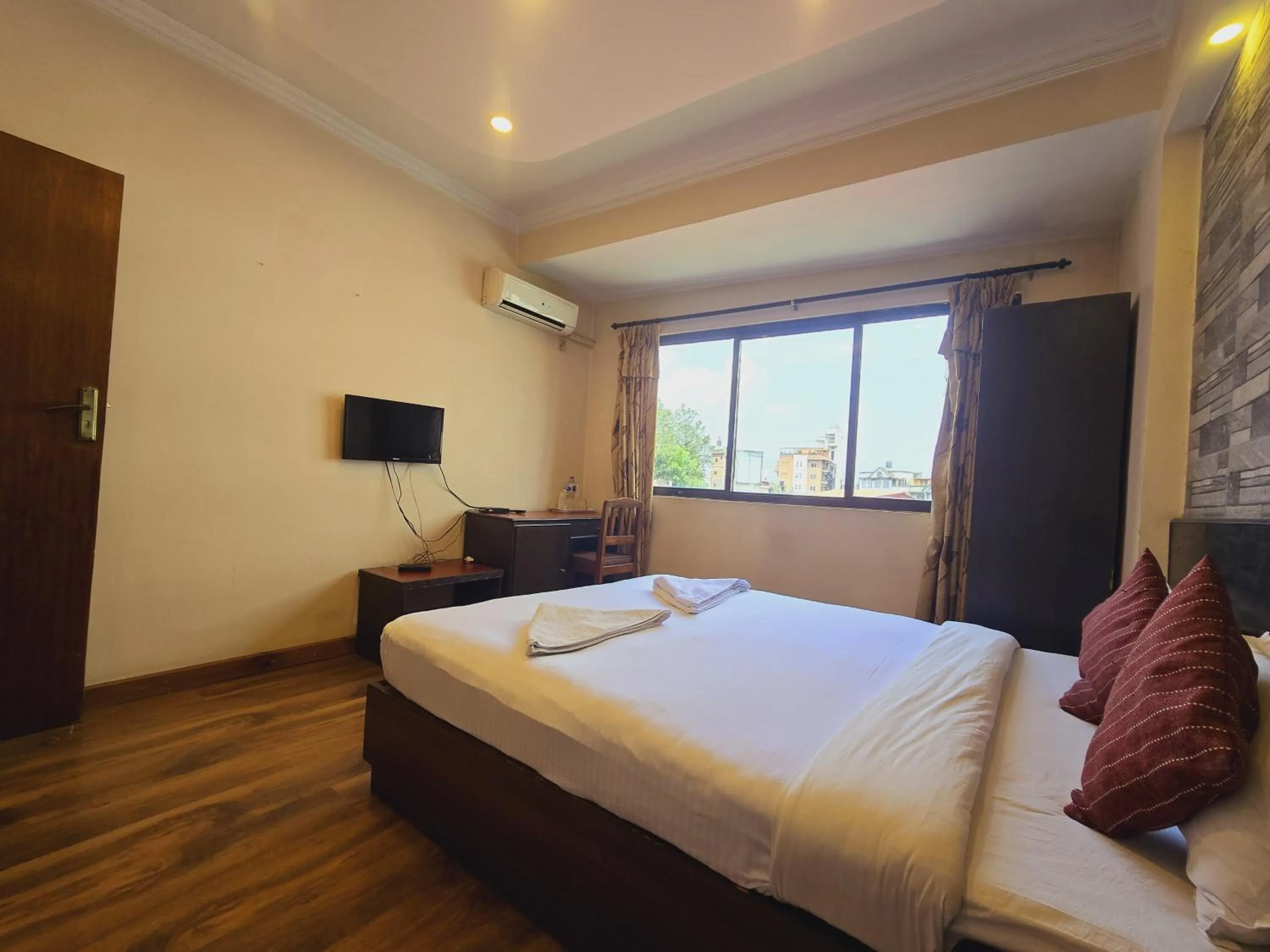 Bedroom, Bed in Cascade Hotel Kathmandu