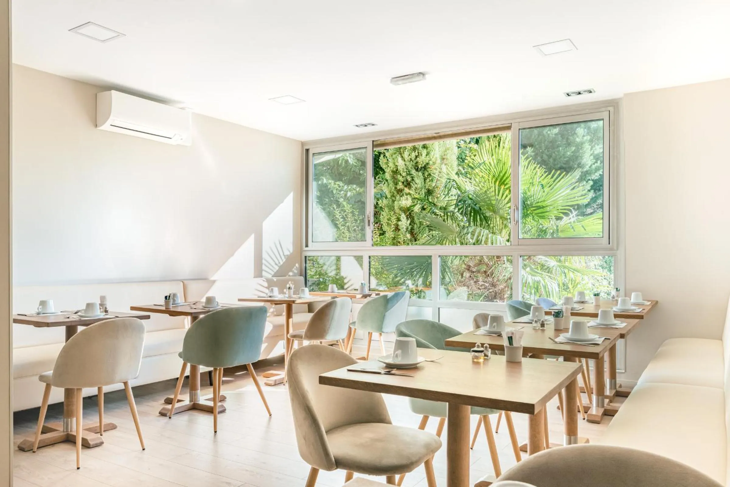 Restaurant/places to eat in Hôtel des Barolles - Lyon Sud Brignais