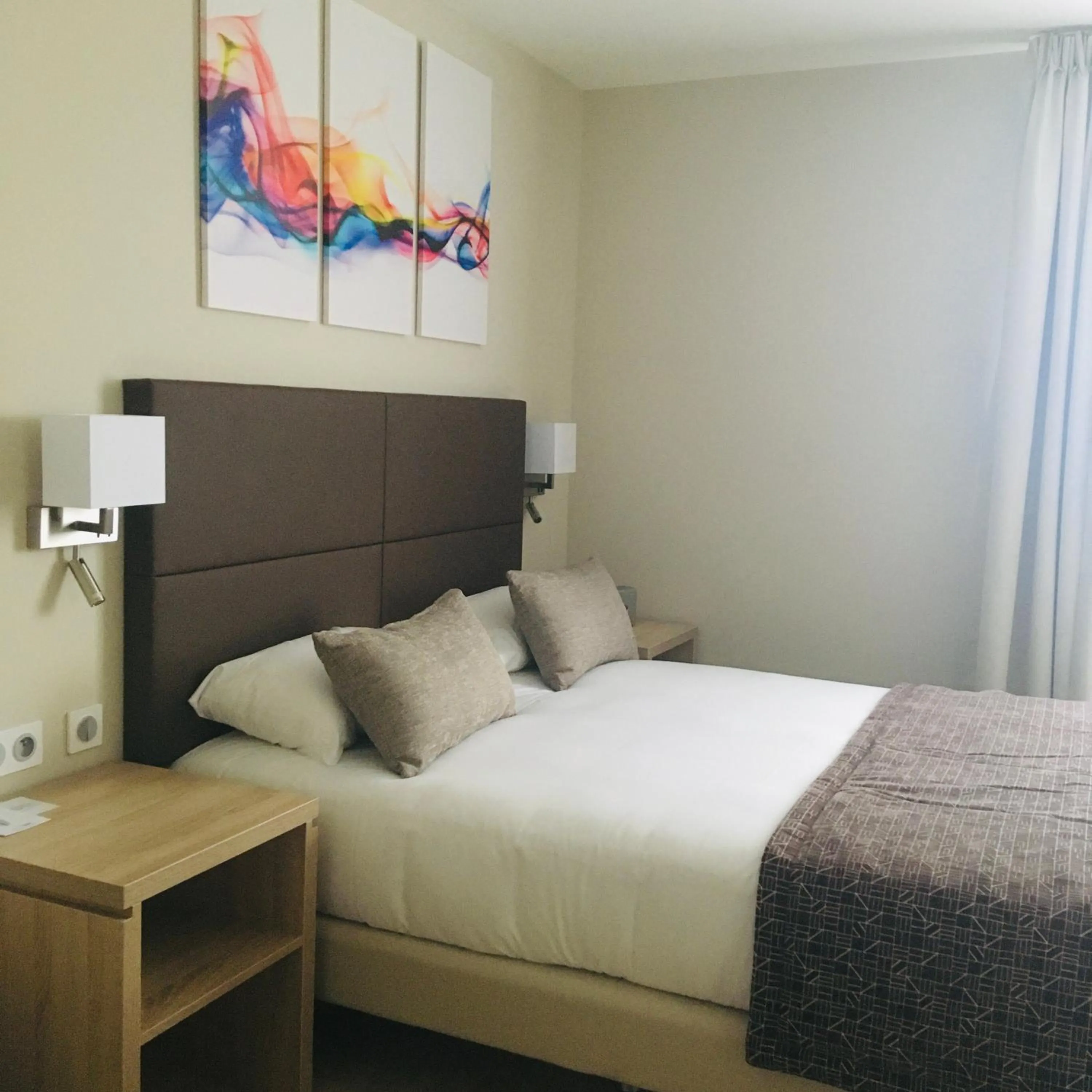 Bed in Hôtel des Barolles - Lyon Sud Brignais