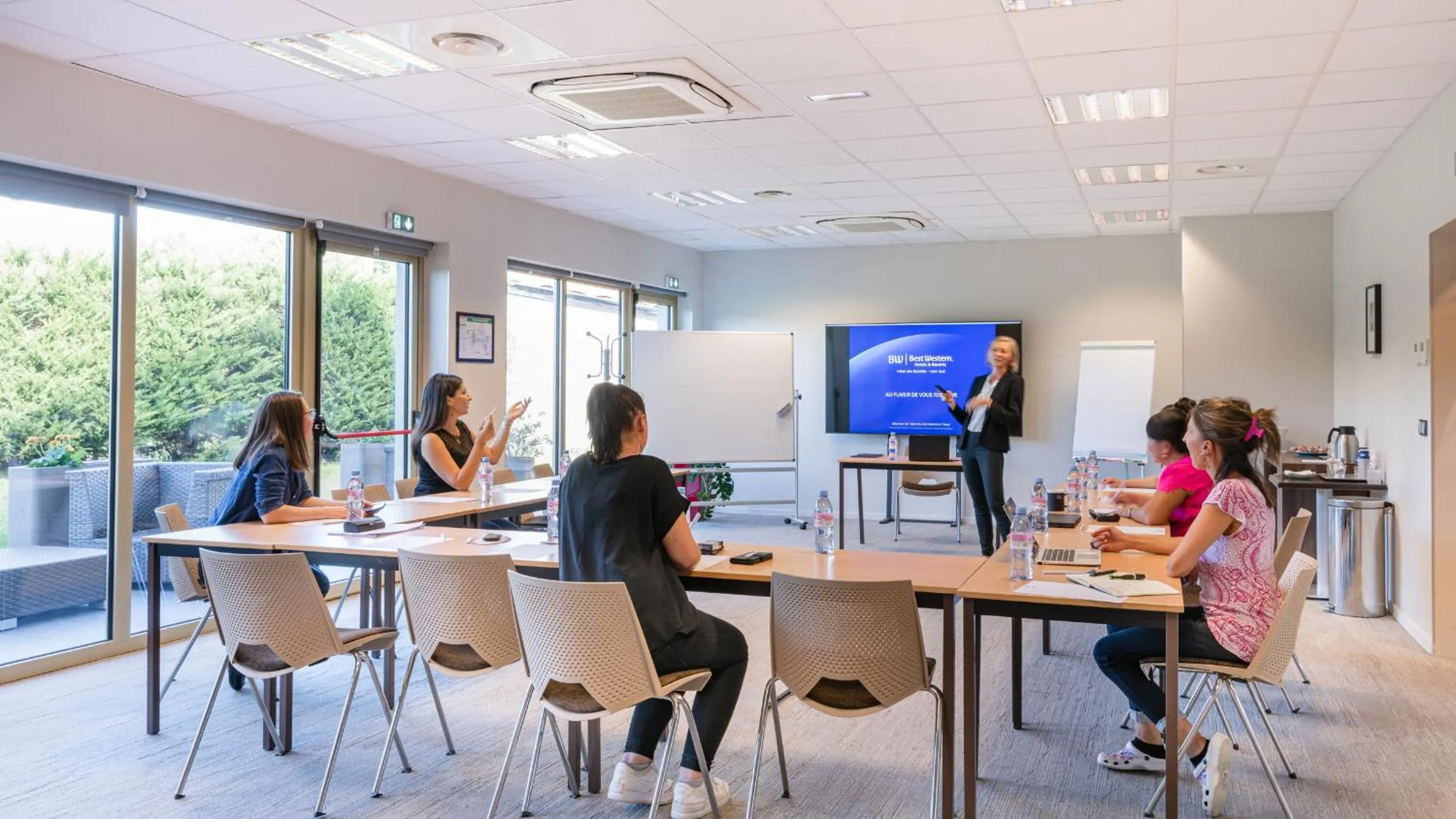 TV and multimedia in Hôtel des Barolles - Lyon Sud Brignais