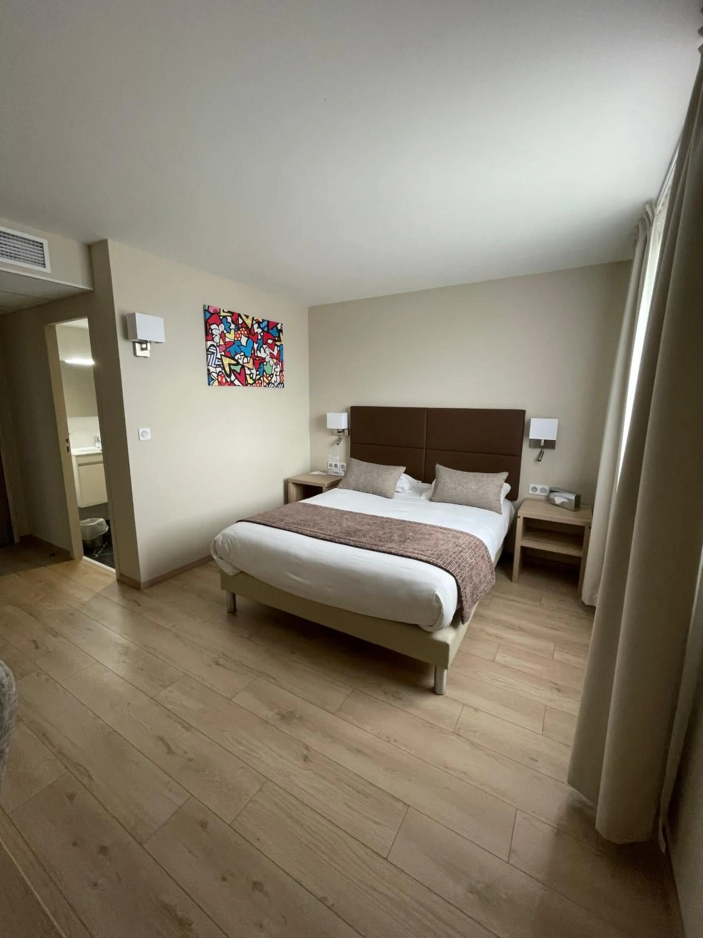 Bedroom, Bed in Hôtel des Barolles - Lyon Sud Brignais