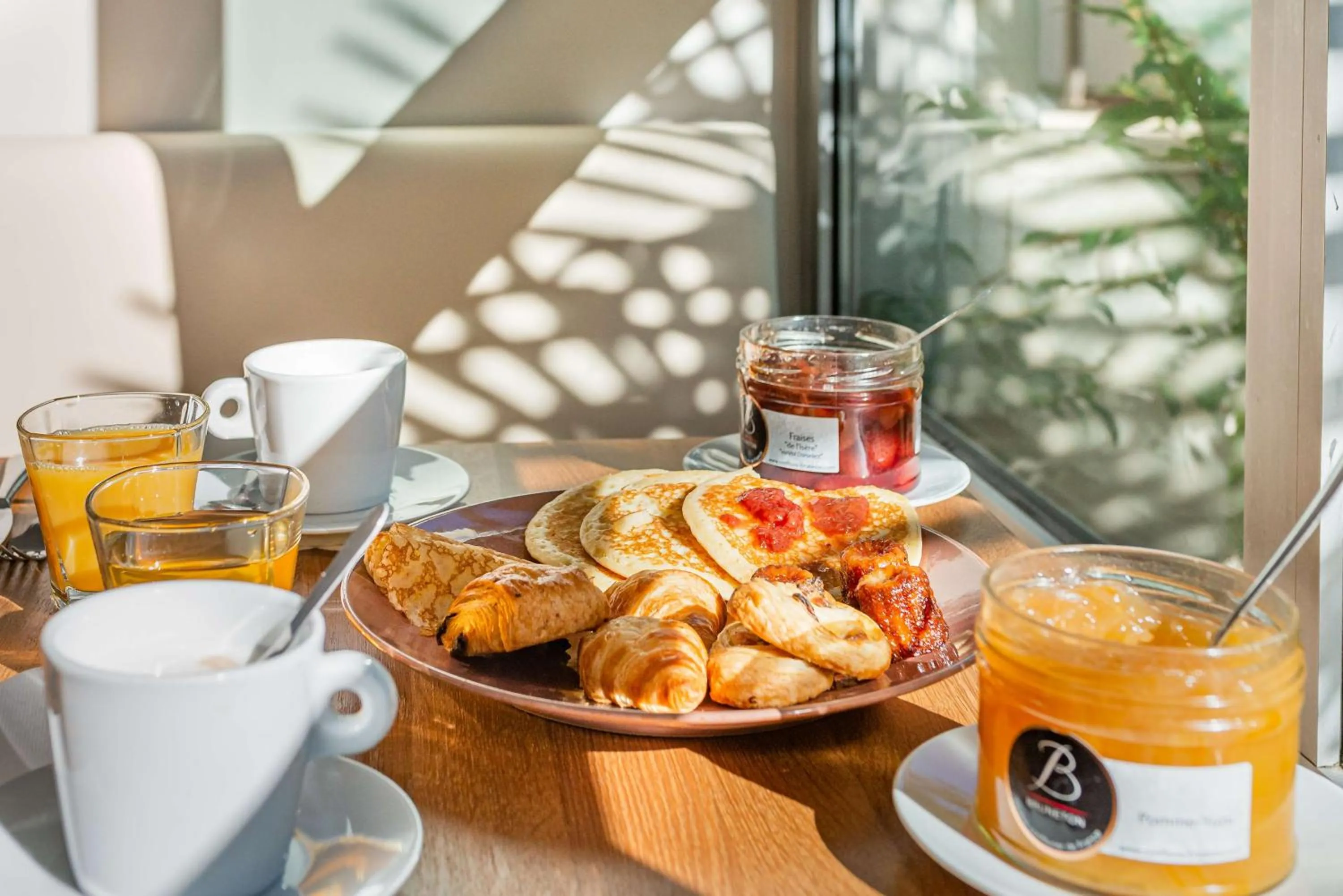 Breakfast in Hôtel des Barolles - Lyon Sud Brignais