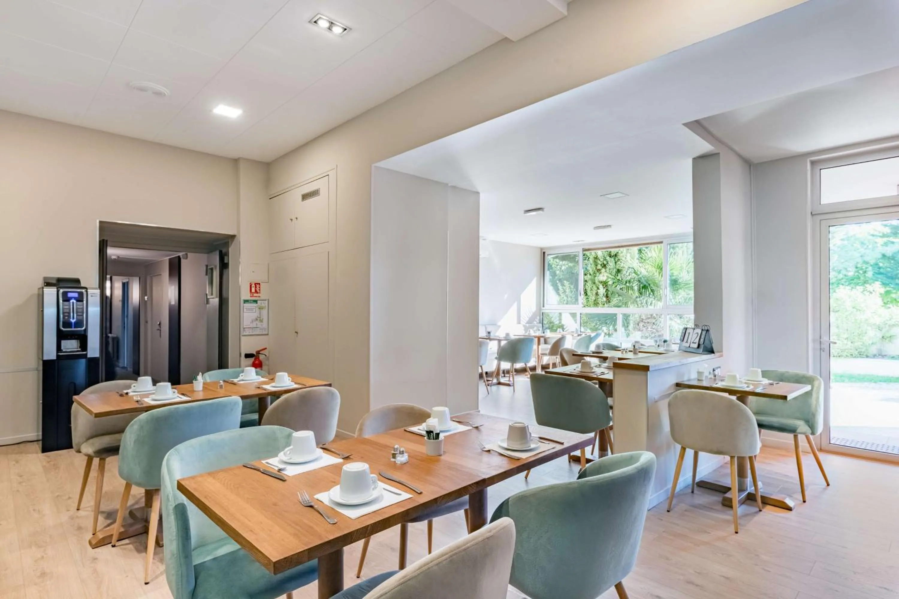 Breakfast in Hôtel des Barolles - Lyon Sud Brignais