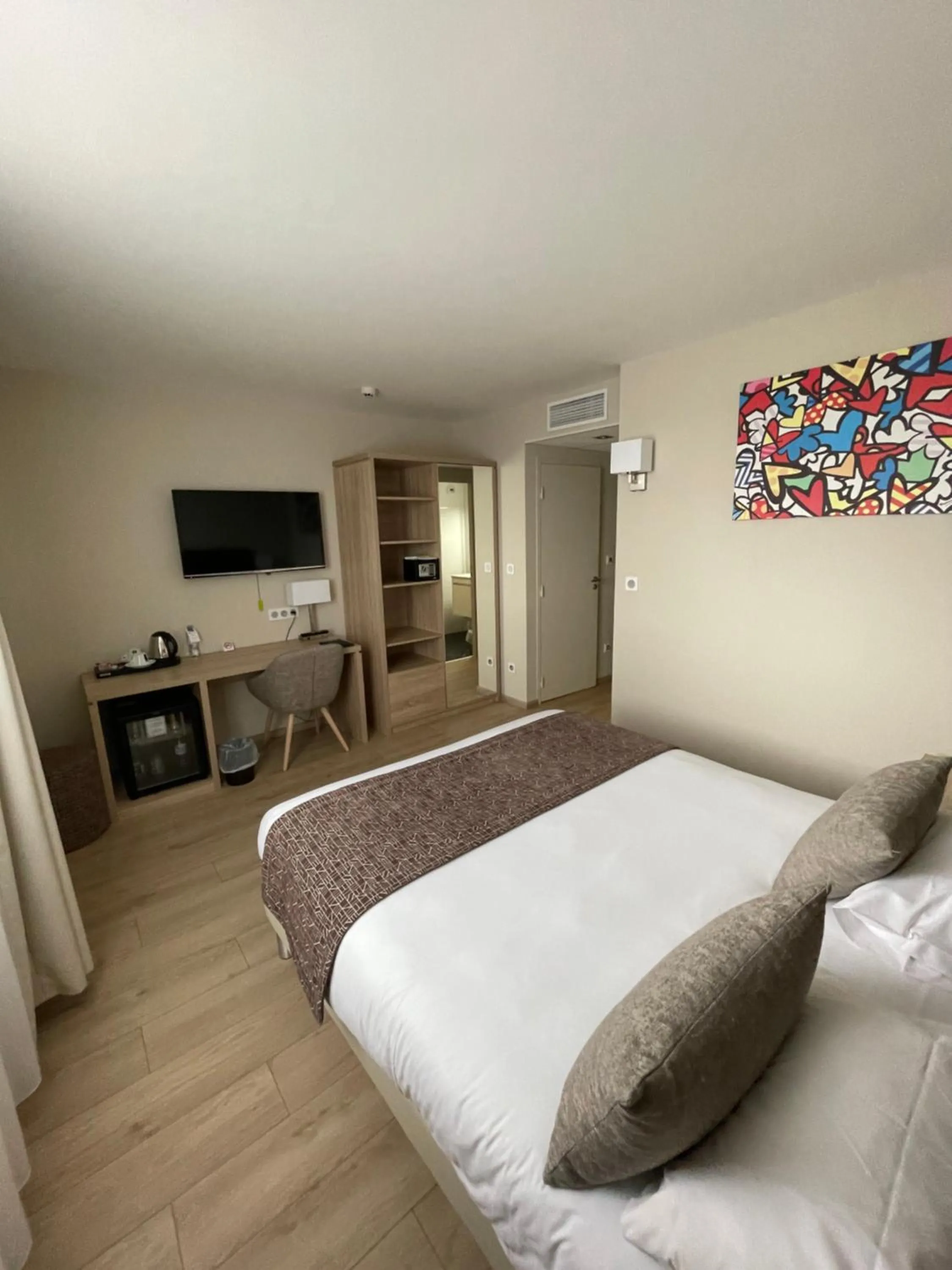 Bedroom, Bed in Hôtel des Barolles - Lyon Sud Brignais