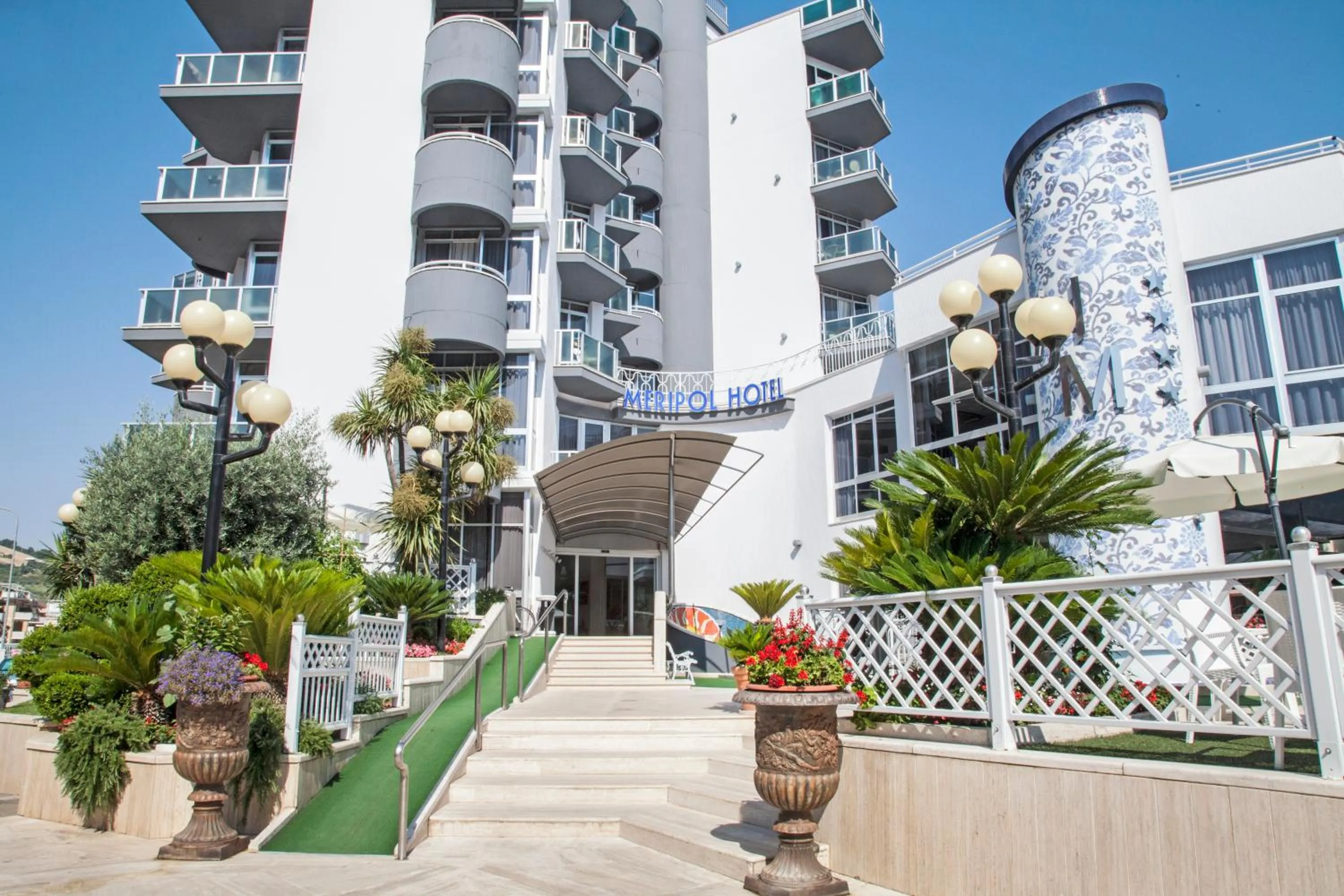 Facade/entrance in Hotel Meripol