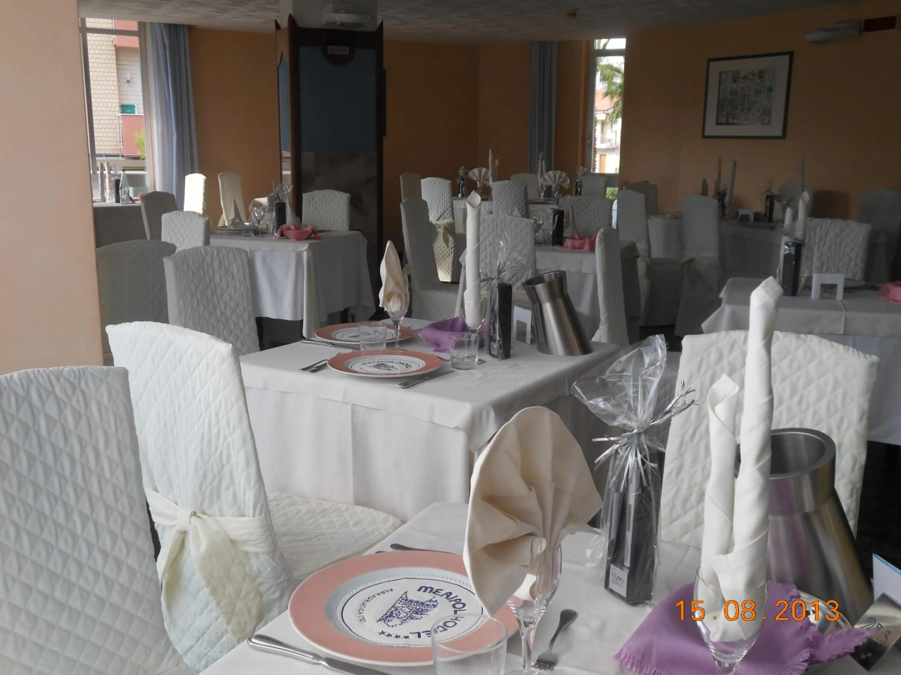 Restaurant/places to eat in Hotel Meripol