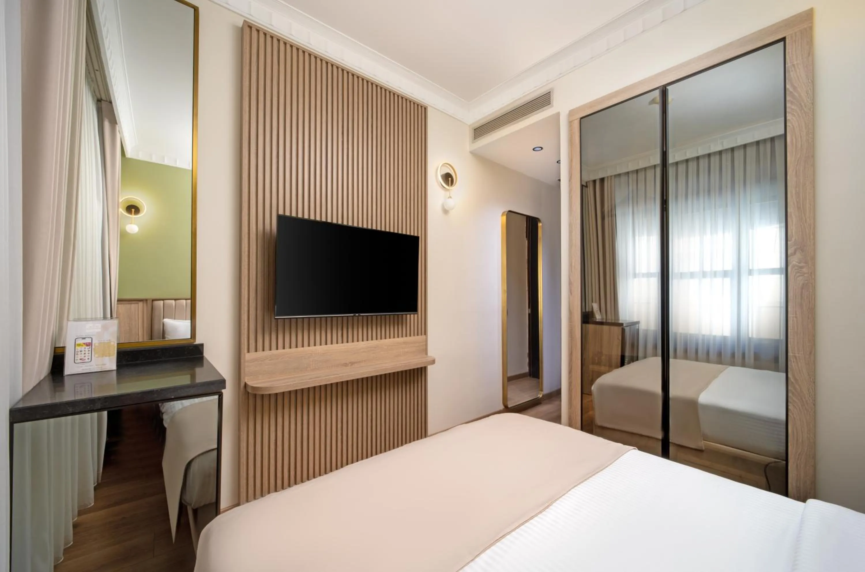 Bed in Atik Palas Hotel