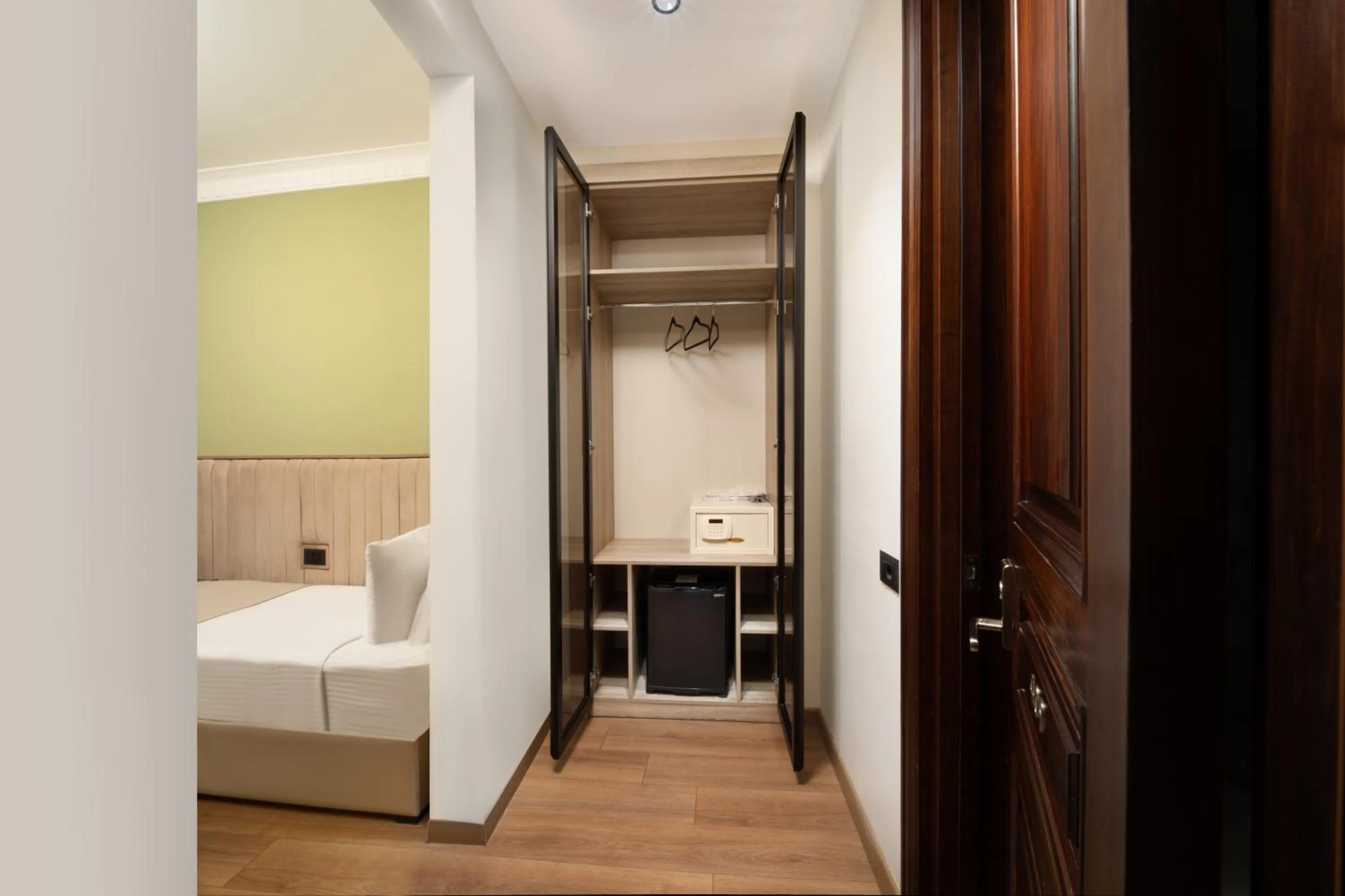 wardrobe, Bed in Atik Palas Hotel