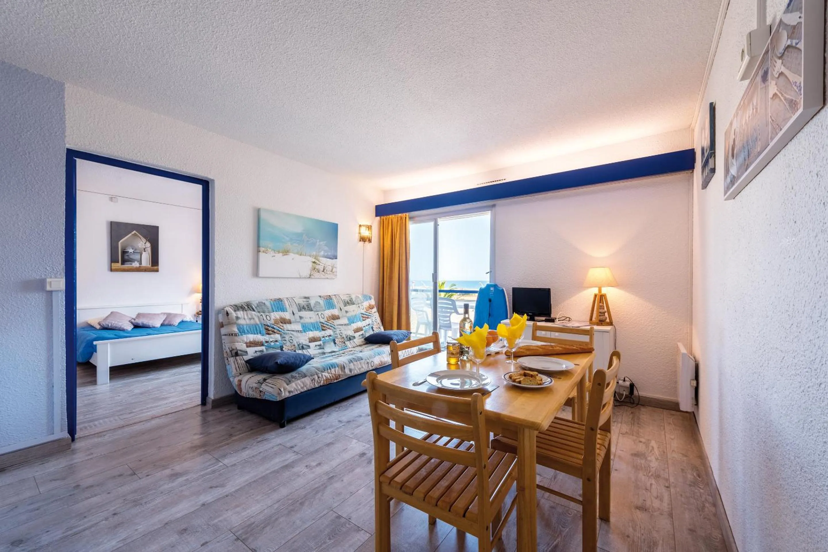 Living room, Bed in Lagrange Vacances Le Lydia Playa