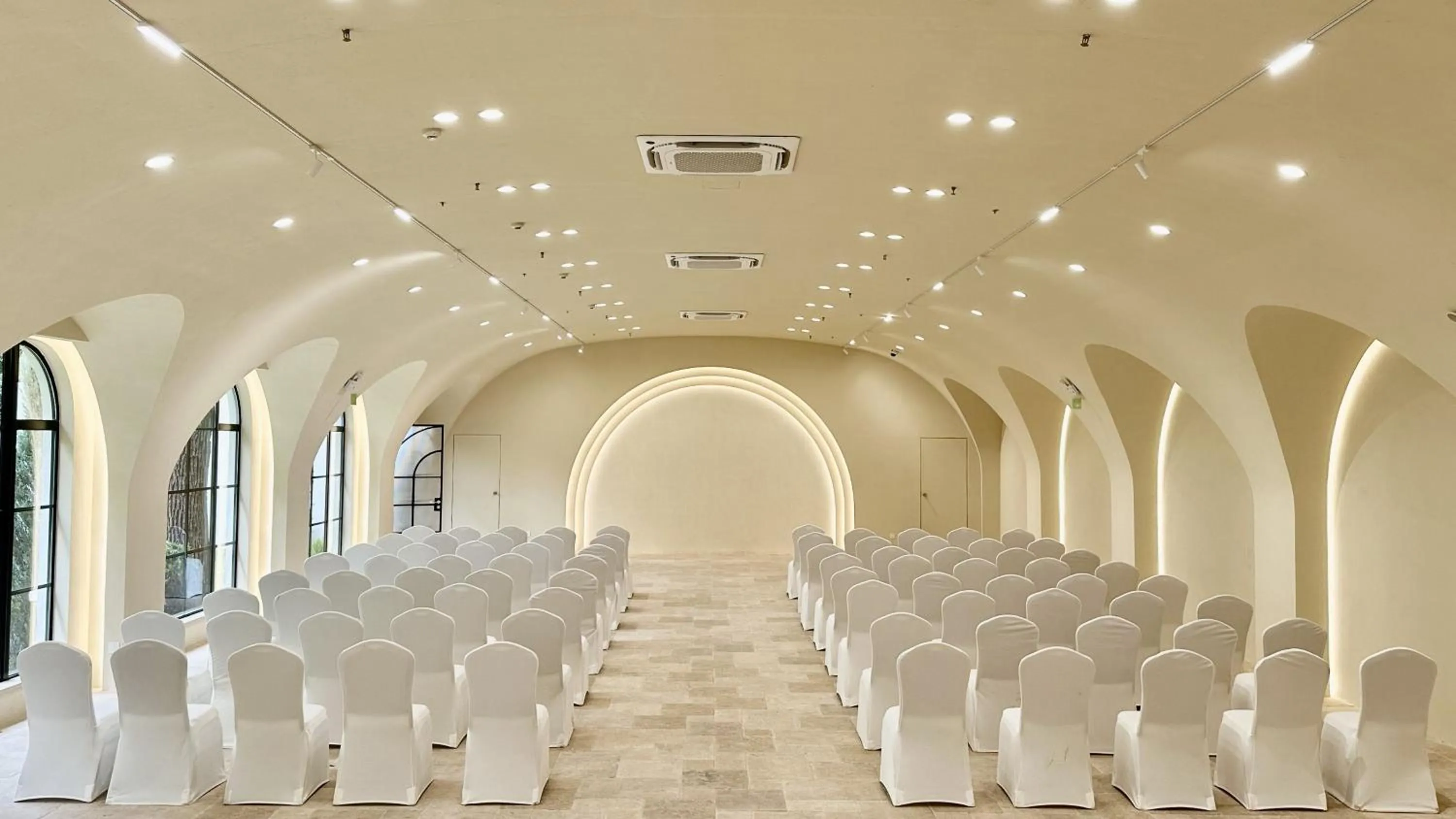 Meeting/conference room in InterContinental Shanghai Ruijin by IHG - Downtown Historic Iconic Garden Hotel