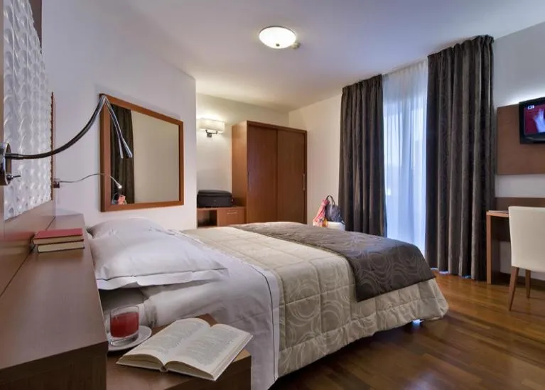 Day, Bed in Hotel Lo Zodiaco