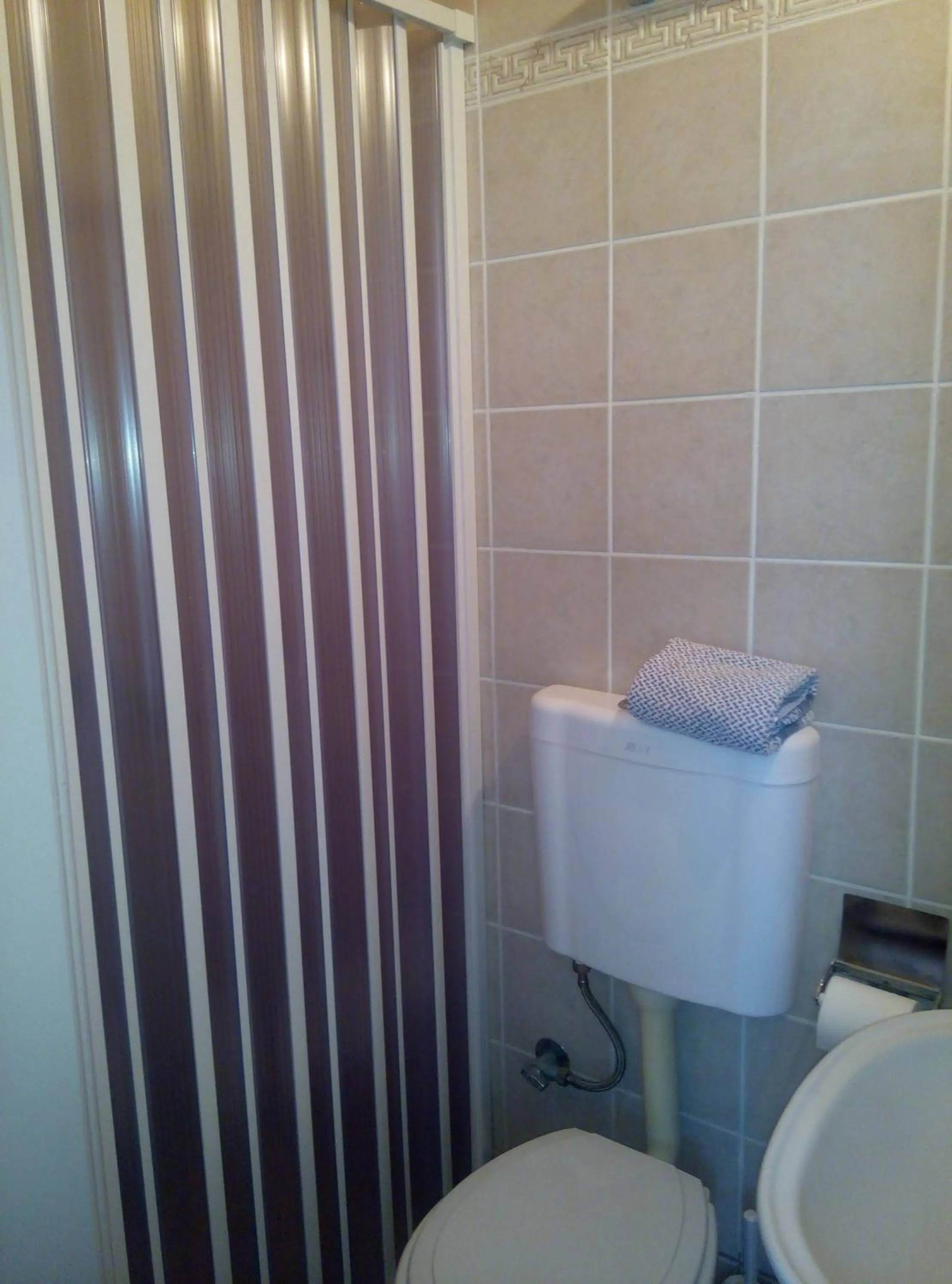 Shower in Hera Hotel