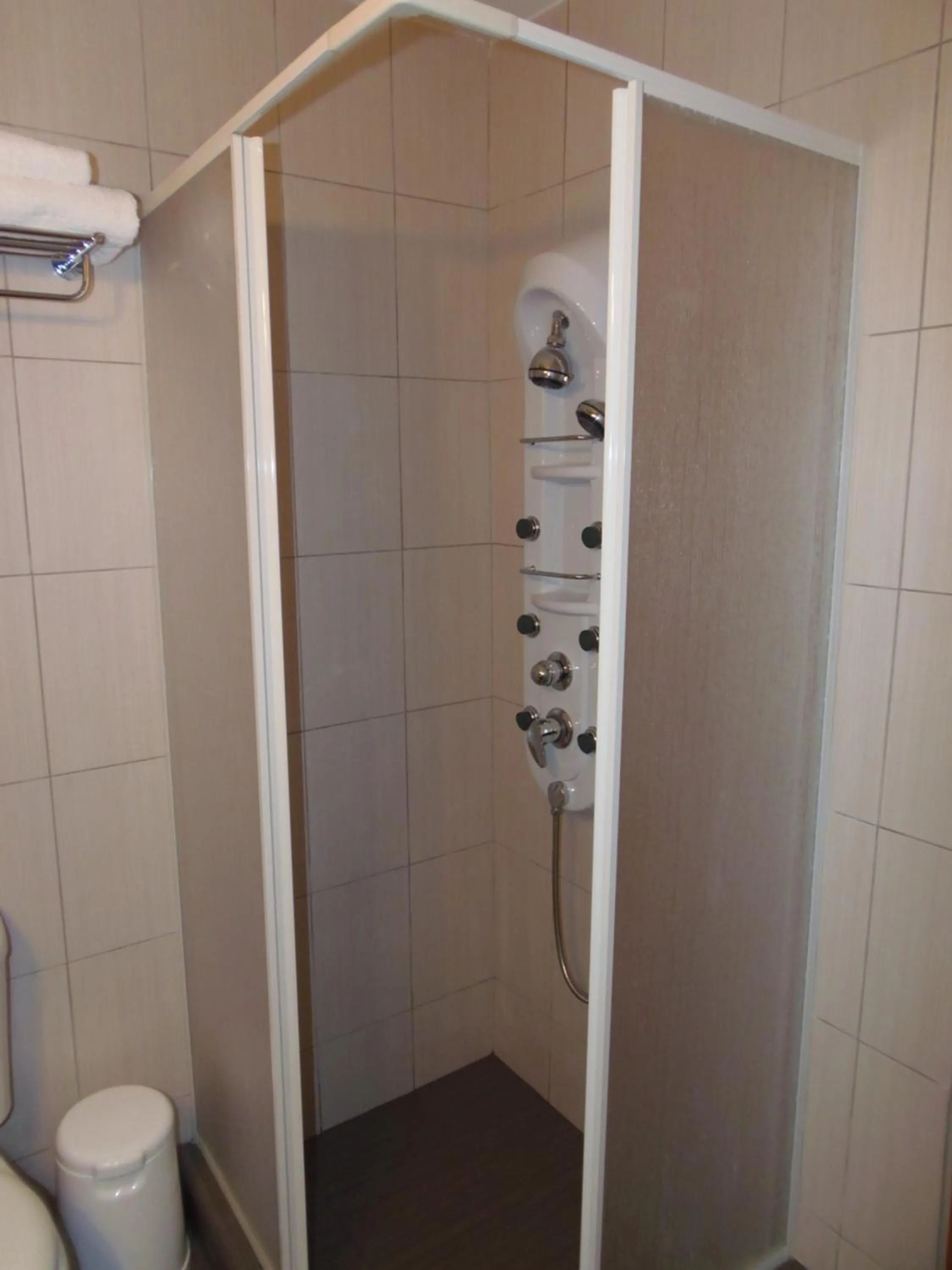 Shower in Hera Hotel