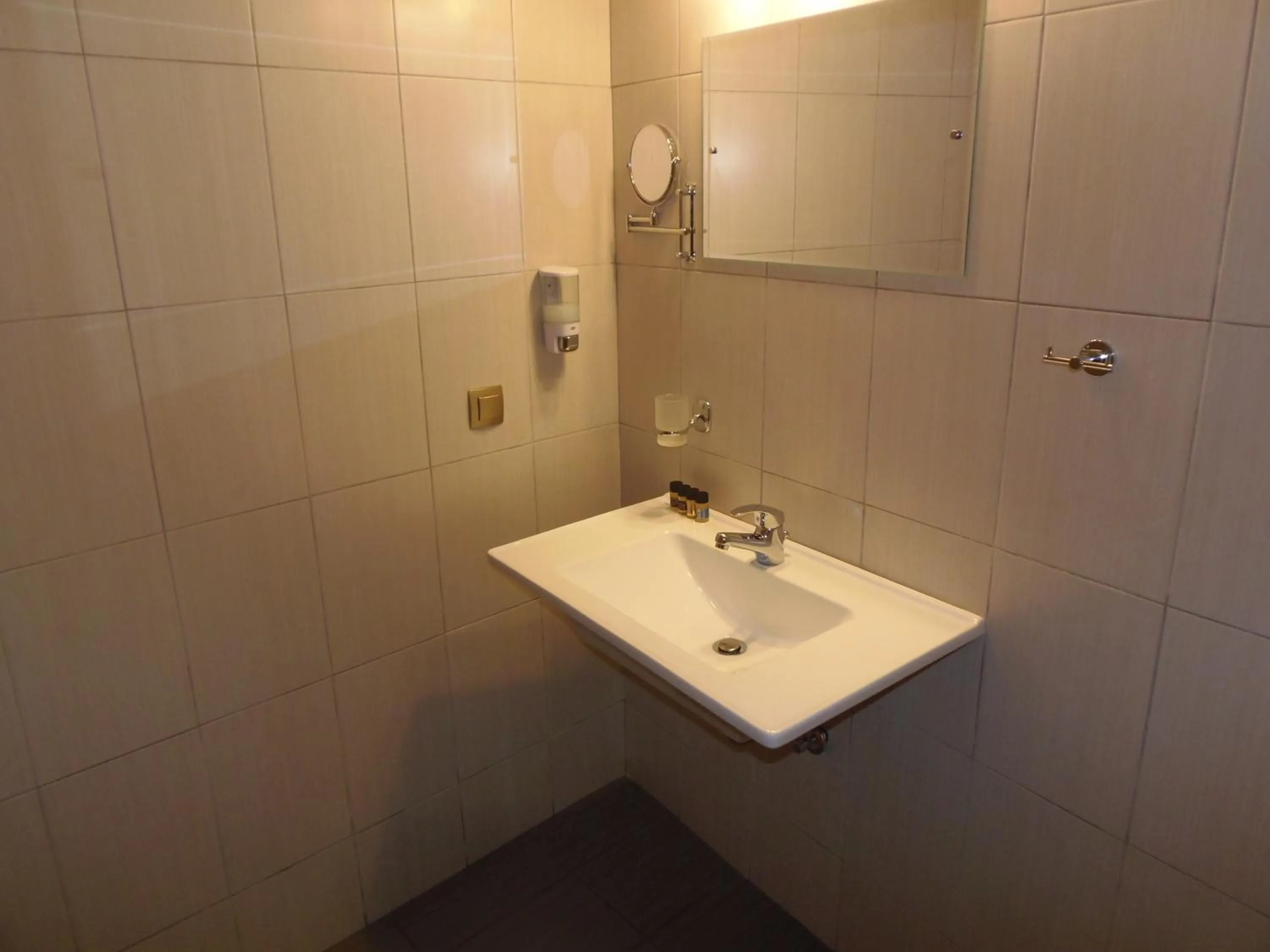 Shower in Hera Hotel