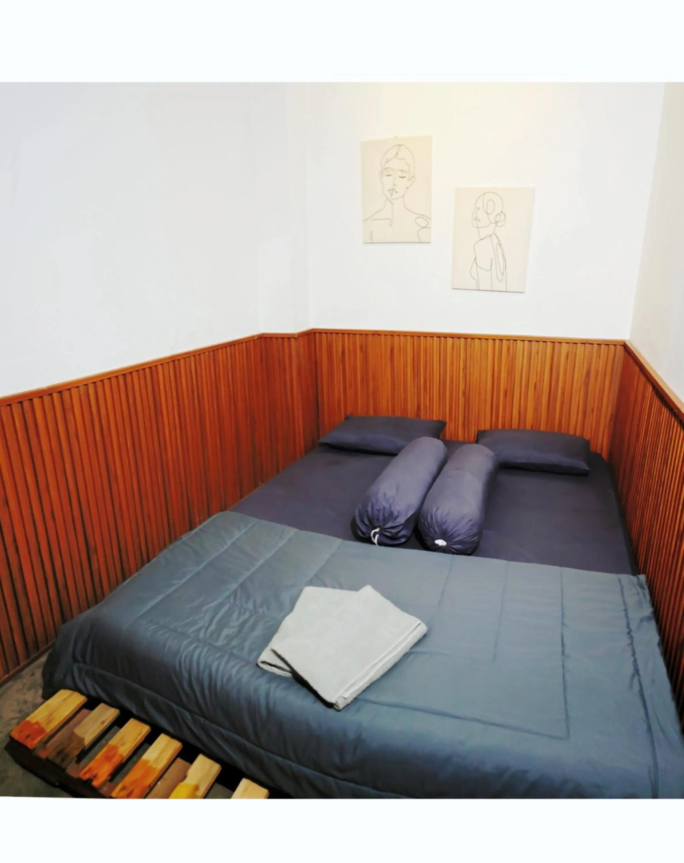 Bed in Cilacap Guest House , Penginapan lokasi strategis di Depan terminal bus cilacap