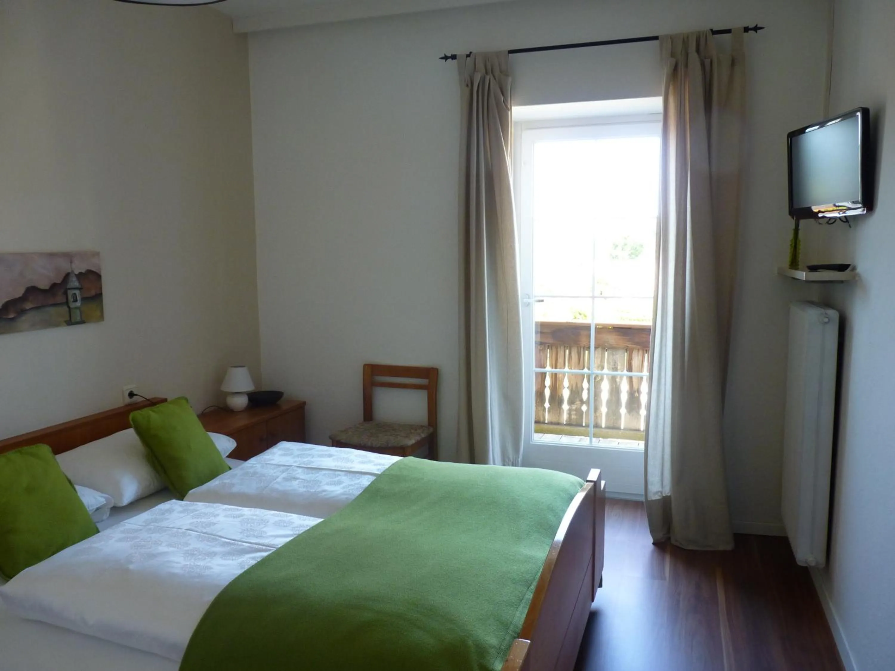 Bathroom, Bed in Gasthof Albergo Kreuzwirt