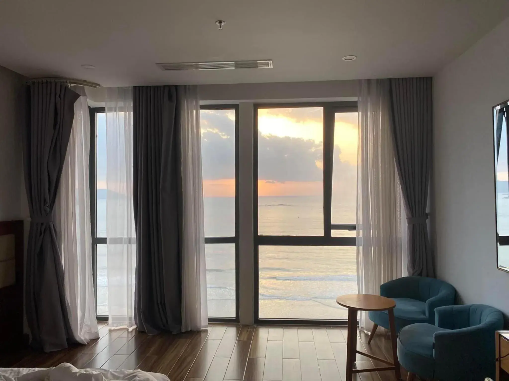 Triple Room with Sea View in Alisia Beach Hotel Da Nang Triple Room with Sea View in Alisia Beach Hotel Da Nang