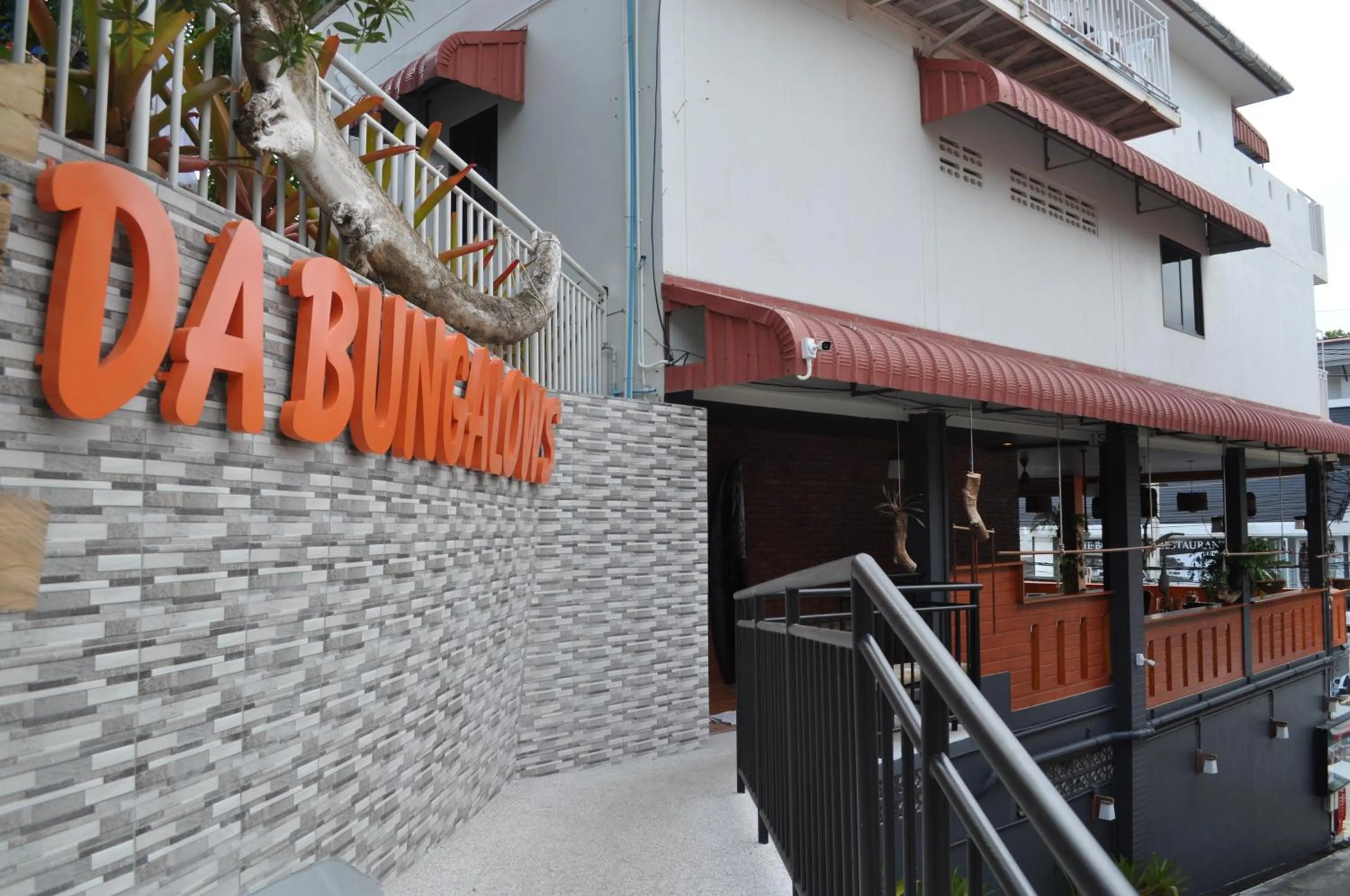 Restaurant/places to eat in Da Bungalows