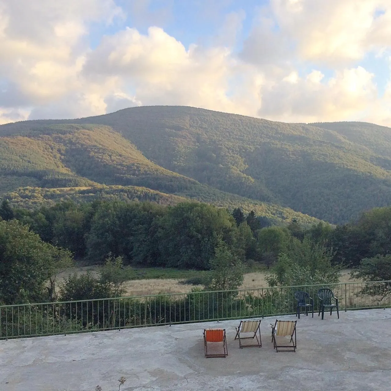 Mountain view in La Bouriotte, chambre d'hôtes Sycomore,