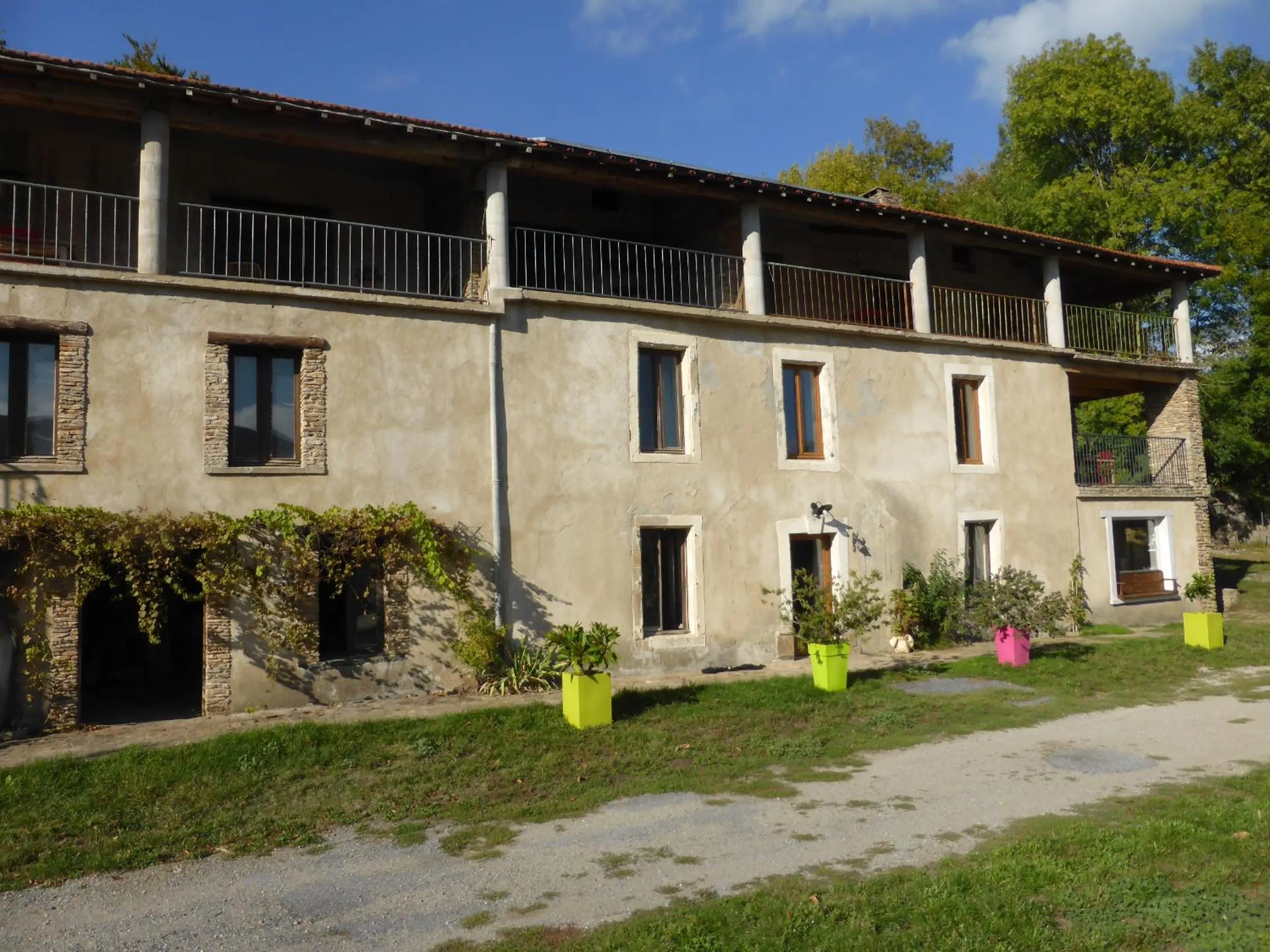 Property building in La Bouriotte, chambre d'hôtes Sycomore,