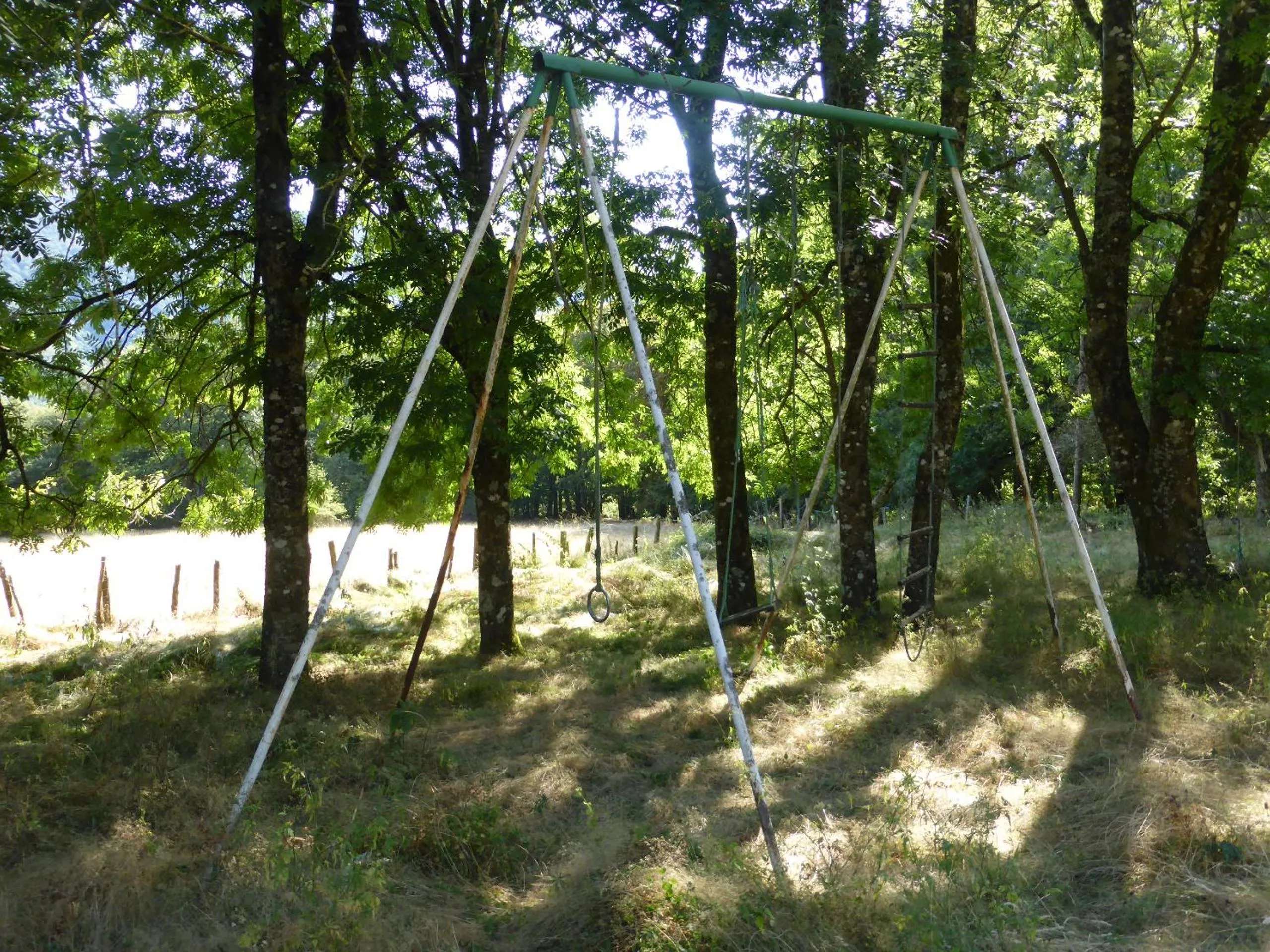 Property building in La Bouriotte, chambre d'hôtes Sycomore,