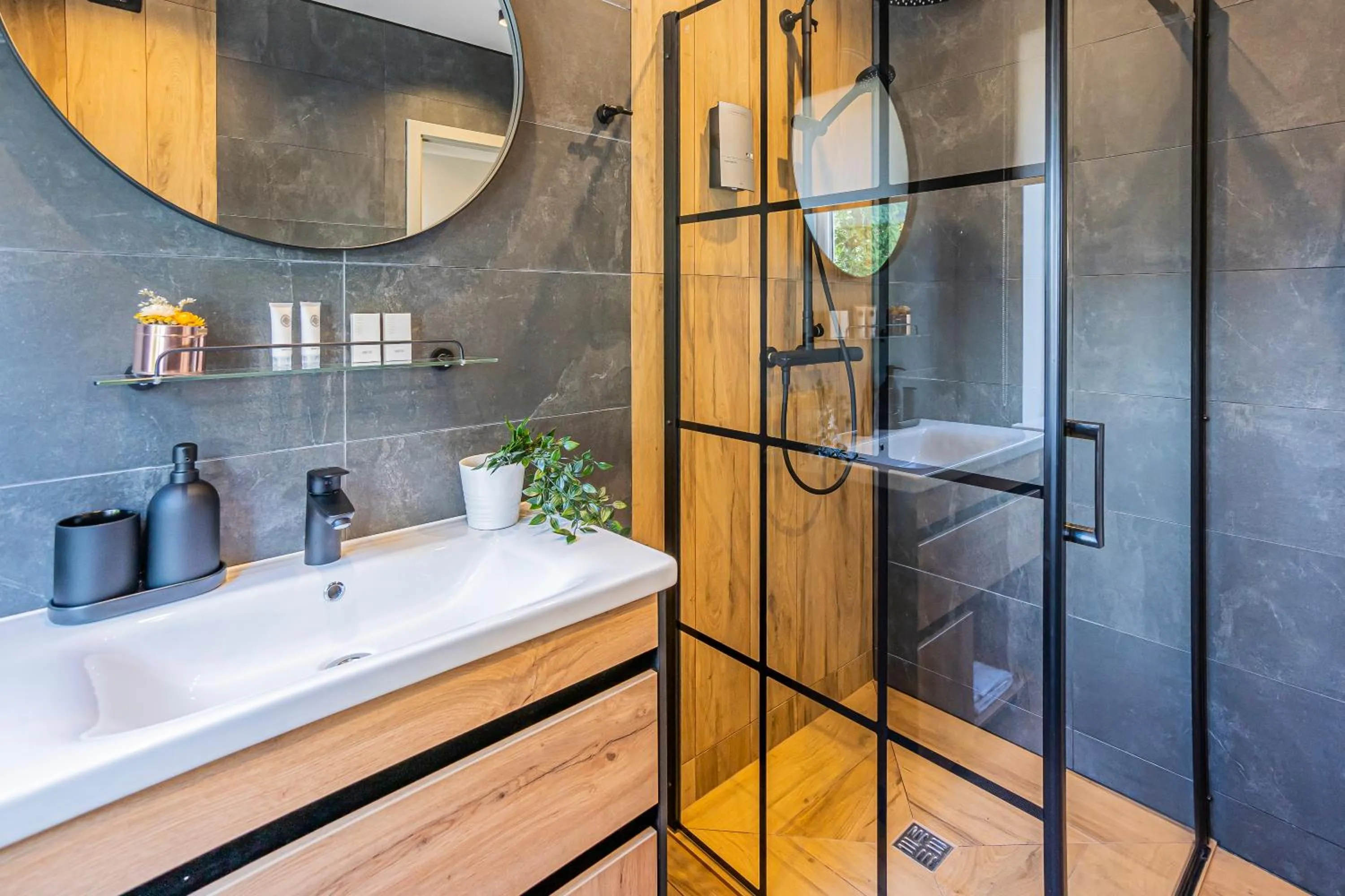 Bathroom in Tamara Suites & Apartments