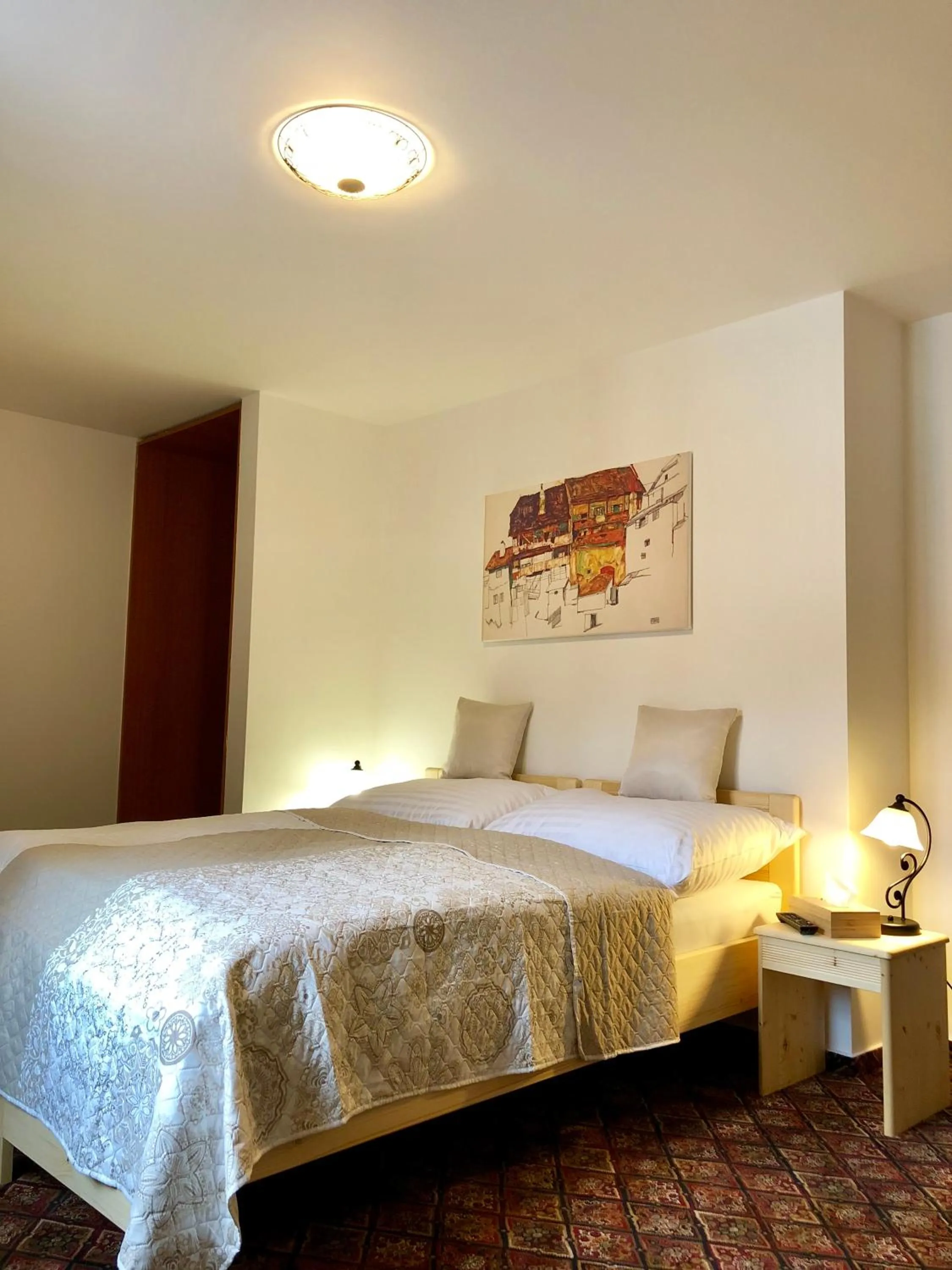 Bedroom, Bed in Familia